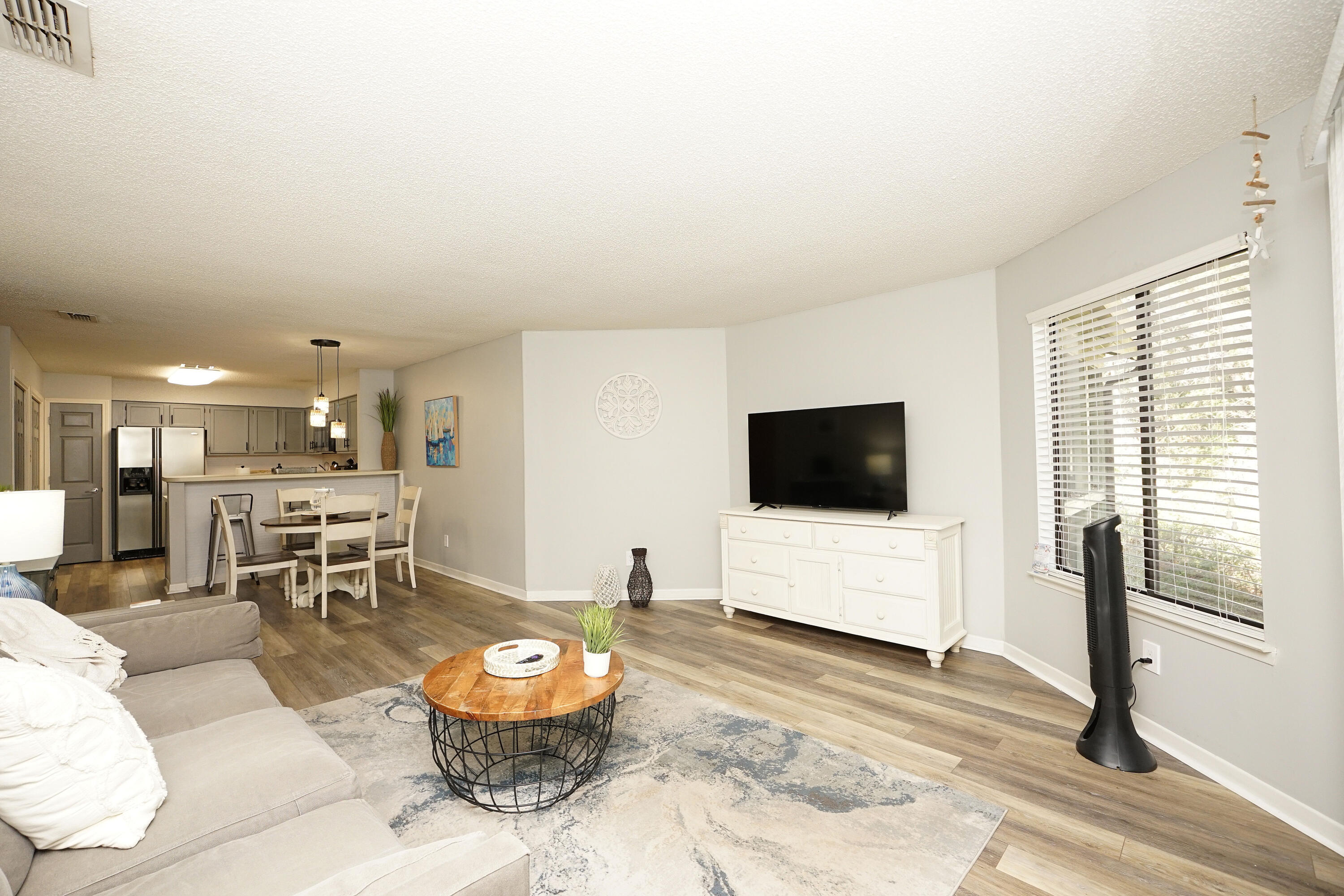 GARDEN OAKS CONDO - Residential Lease