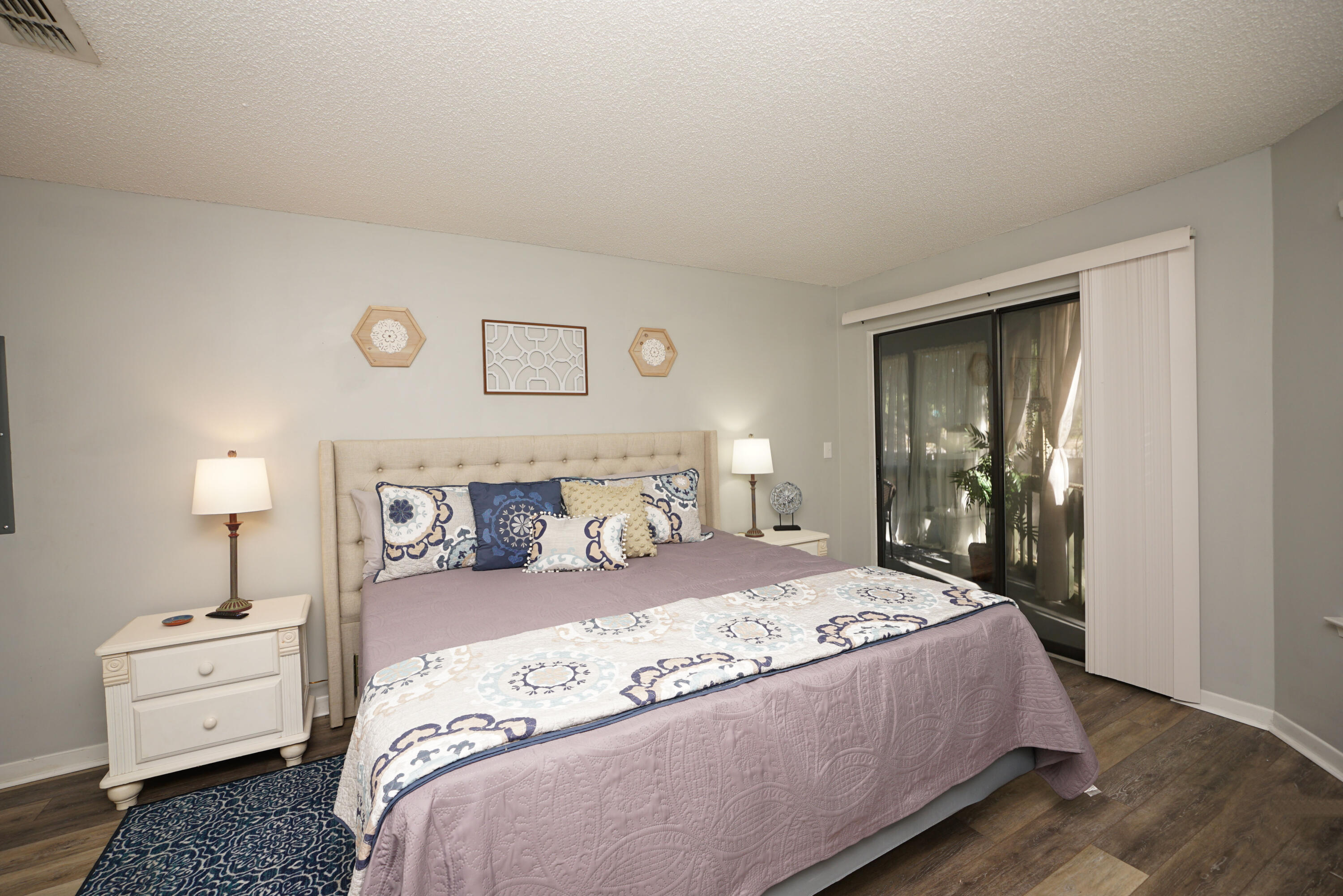 GARDEN OAKS CONDO - Residential Lease