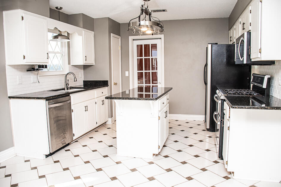 PORT DIXIE - Residential Lease