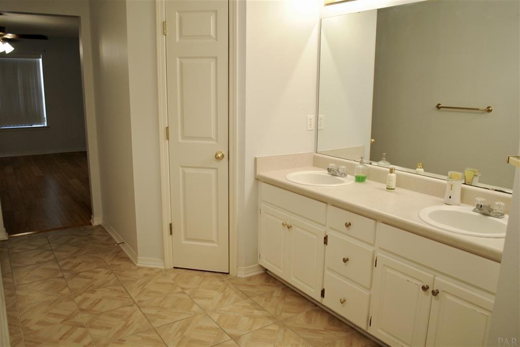 BISCAYNE POINTE - Residential