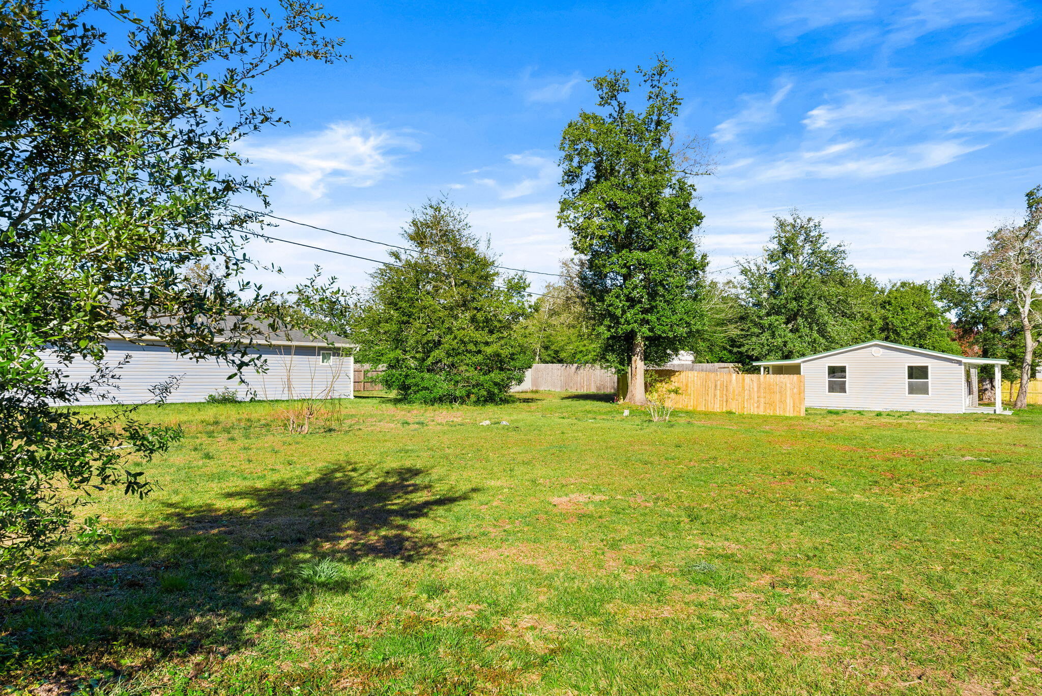 NO RECORDED SUBDIVISION - Land