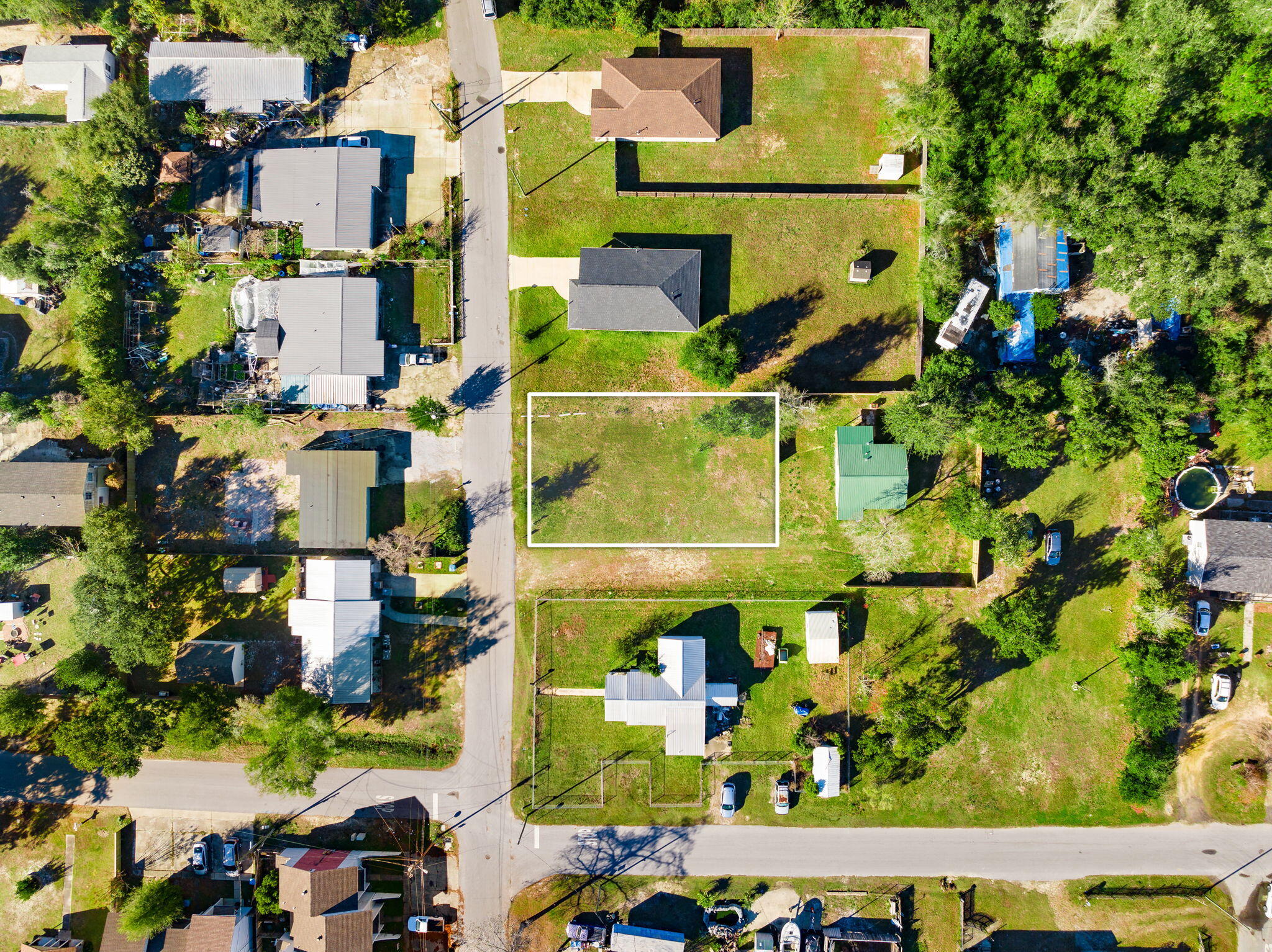 NO RECORDED SUBDIVISION - Land