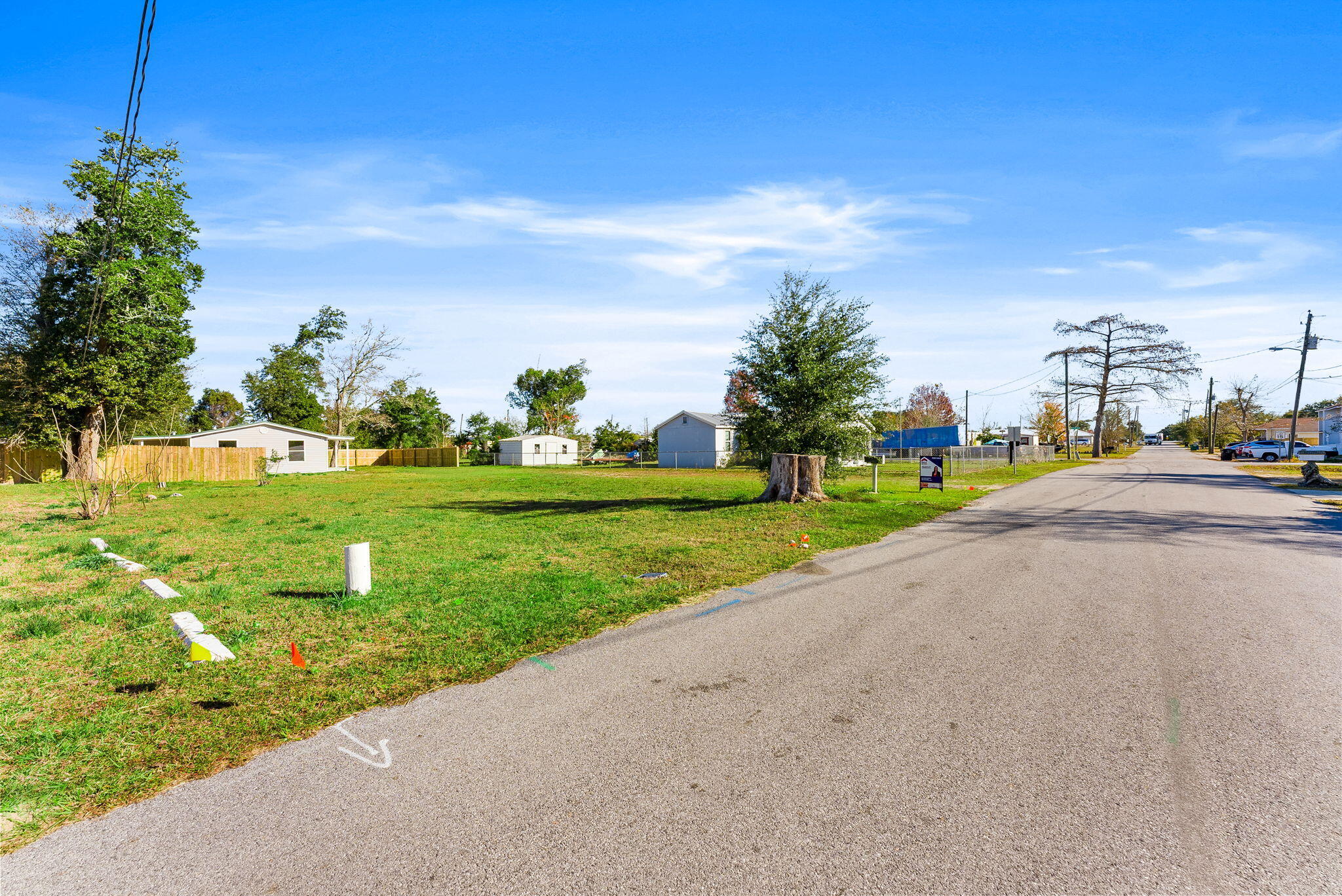 NO RECORDED SUBDIVISION - Land