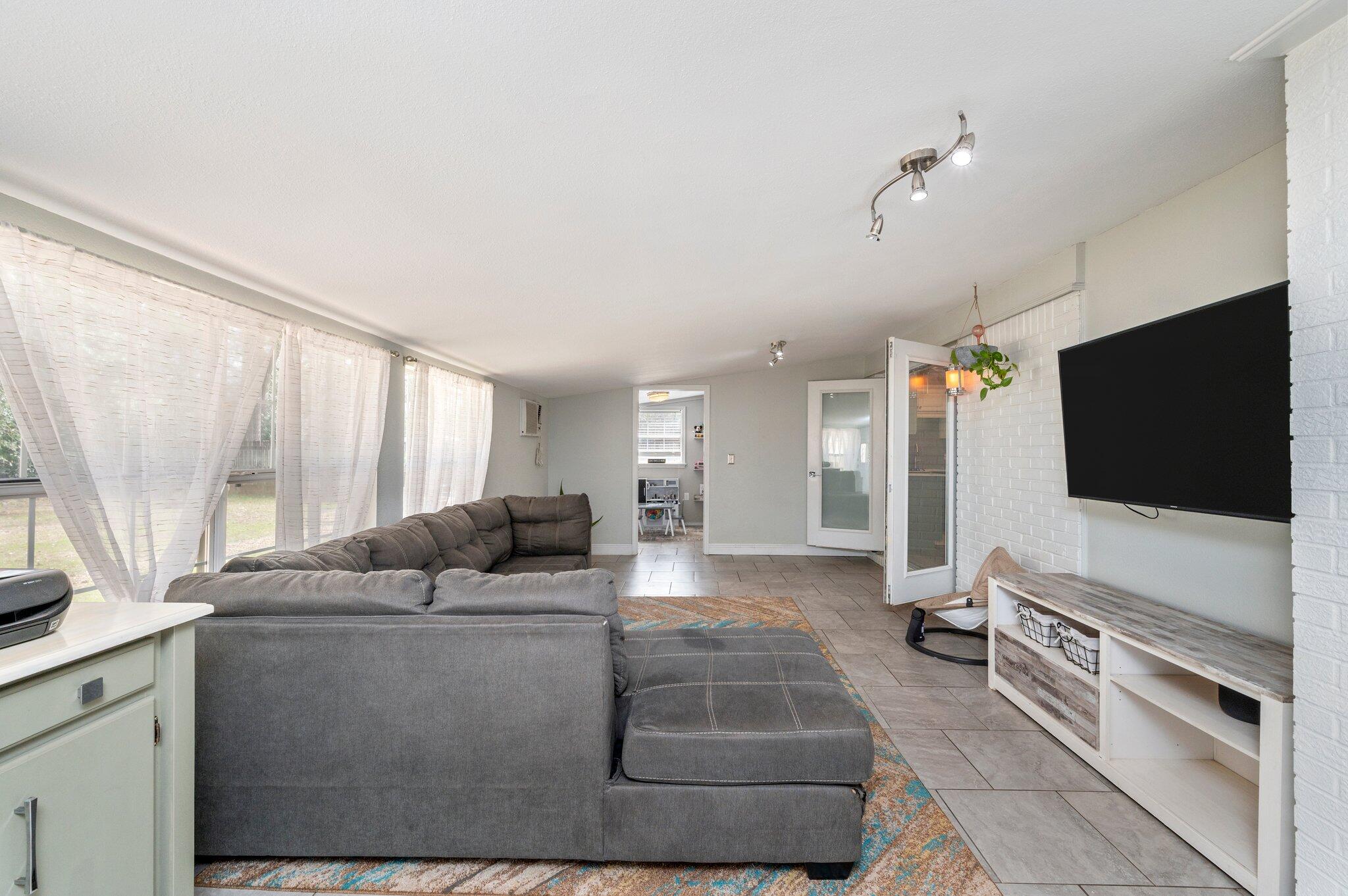 QUIET OAKS S/D - Residential