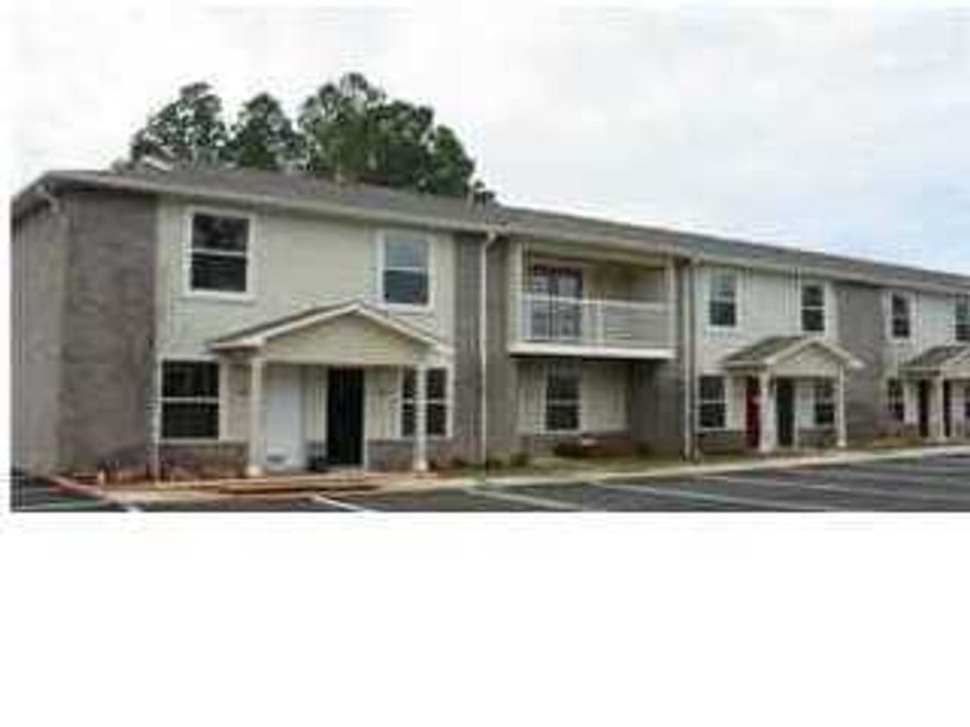 Welcome to this charming 2-bedroom, 2.5-bathroom townhouse located in the desirable area of Bluewater Bay in Niceville. The townhouse boasts a community pool for relaxation and enjoyment. Inside, you'll find a mix of tile and carpet floors throughout, providing both comfort and style. This property is conveniently situated near the EOD School, MidBay Bridge & Eglin AFB. Don't miss out on the opportunity to call this home! Contact us today for a showing!