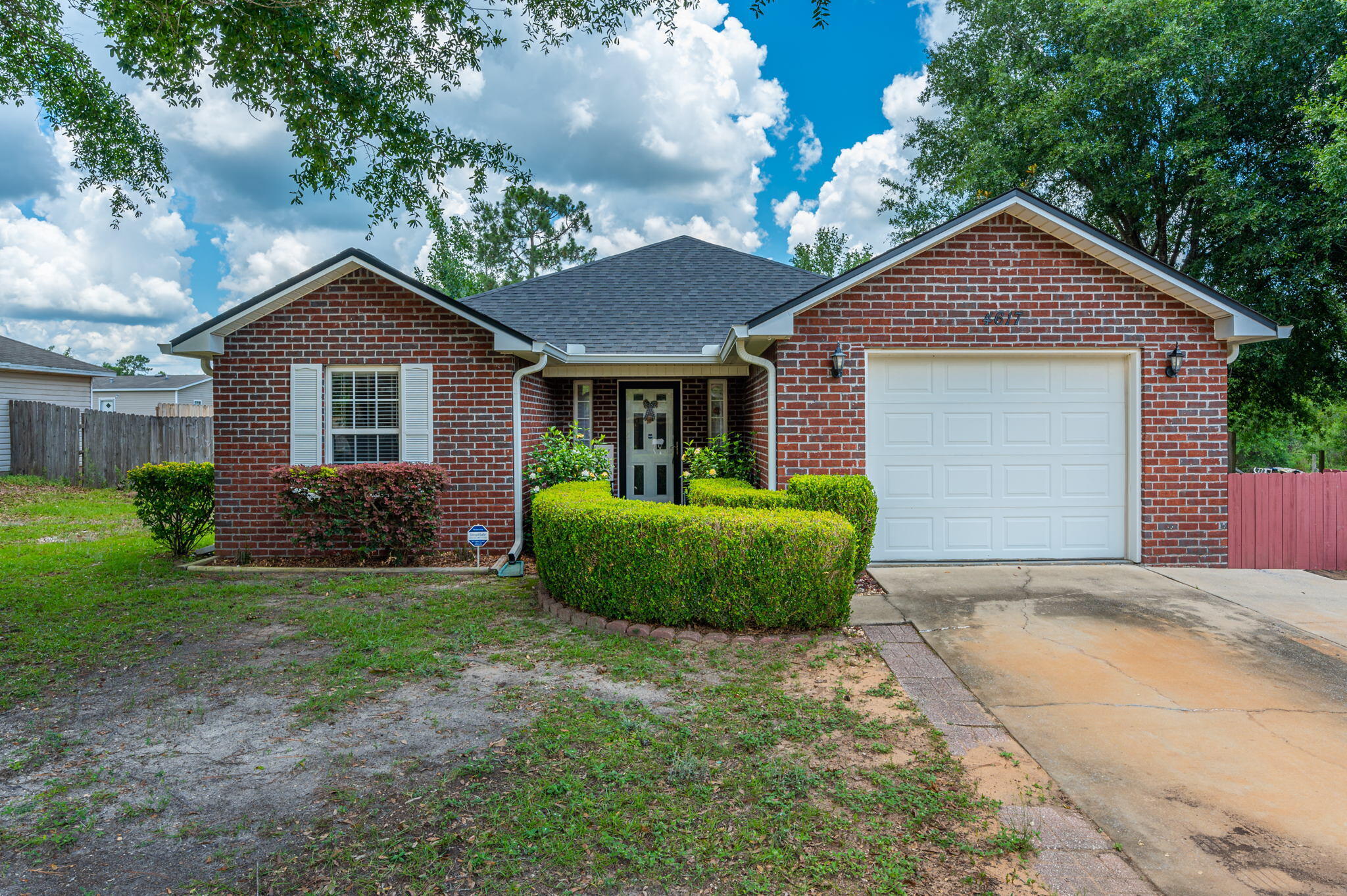 THE PINES - Residential