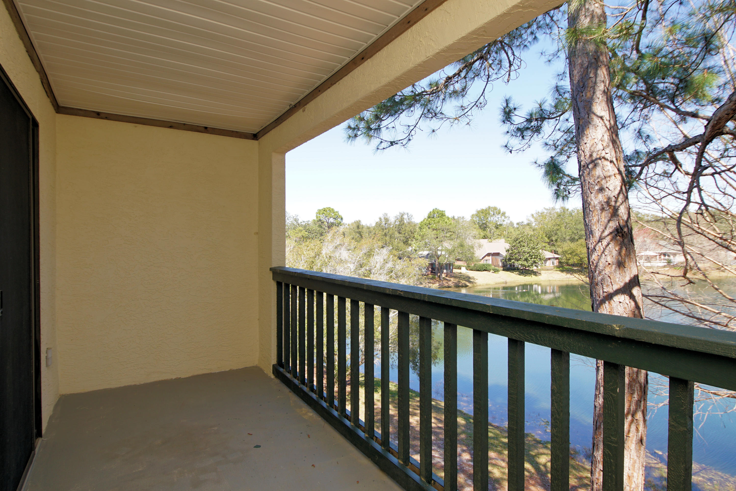 LAKESIDE CONDO AT BLUEWATER BAY - Residential