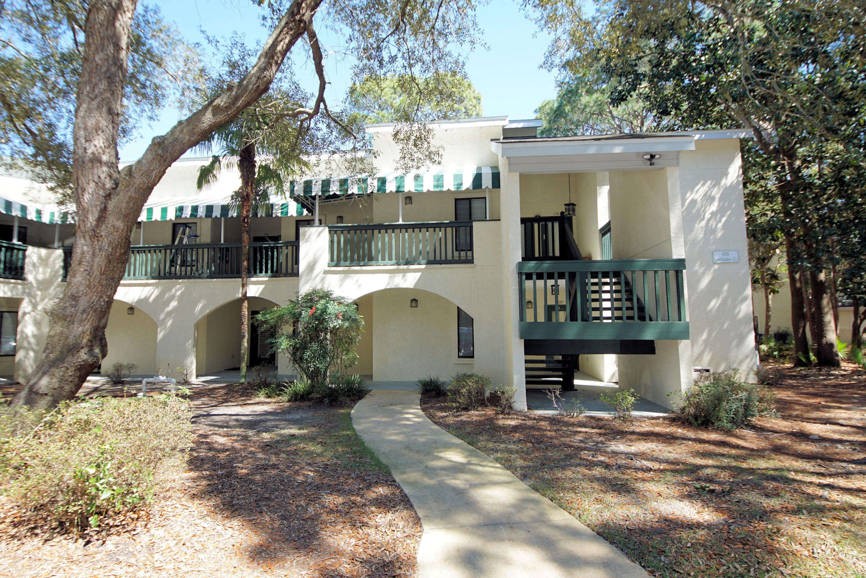 Take a look at this lovely Condominium located behind the tennis center in Bluewater Bay!Recent complete kitchen remodel with appliances (2018)living flooring upgraded (2018)Clean, cheerful unit overlooking the lake. Two bedrooms and two full baths, plus a large bonus room with a huge 1 walk-in storage closet. Two large covered balconies off the living room and master bedroom. Bluewater Bay has all the amenities at your door step: tennis, swimming pools, golf, full service marina,boat and rv storage, restaurants and more...Great shopping and schools just minutes away.Close to Destin via the mid bay bridge.15 minute drive to Eglin AFB.