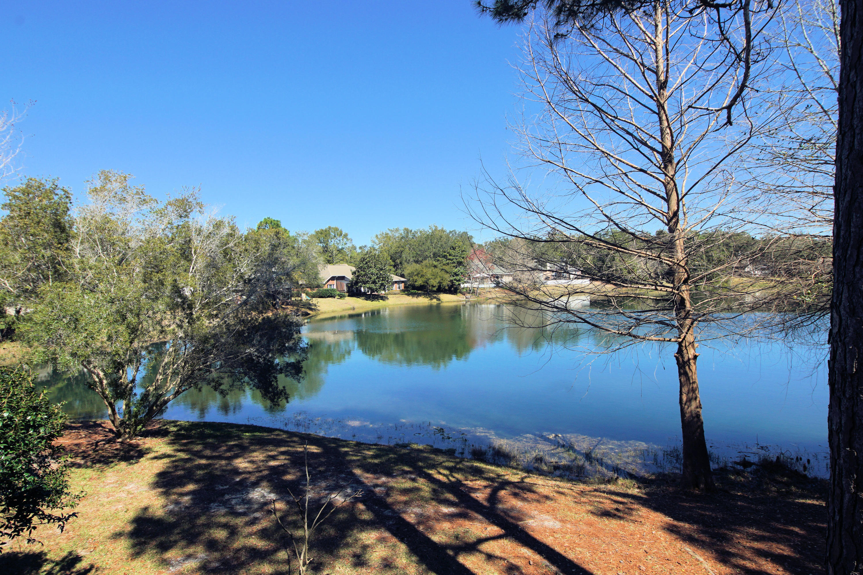 LAKESIDE CONDO AT BLUEWATER BAY - Residential
