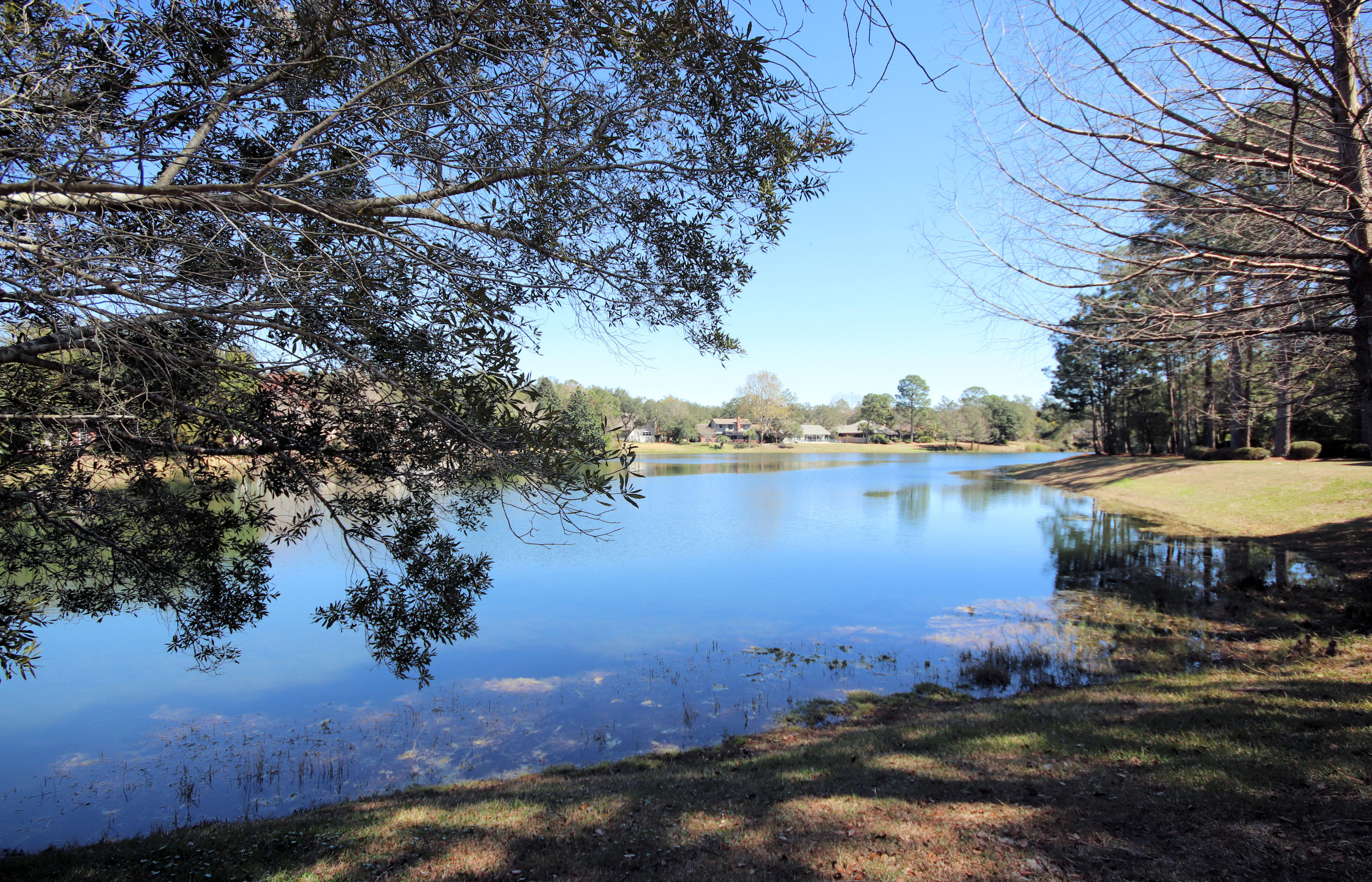 LAKESIDE CONDO AT BLUEWATER BAY - Residential