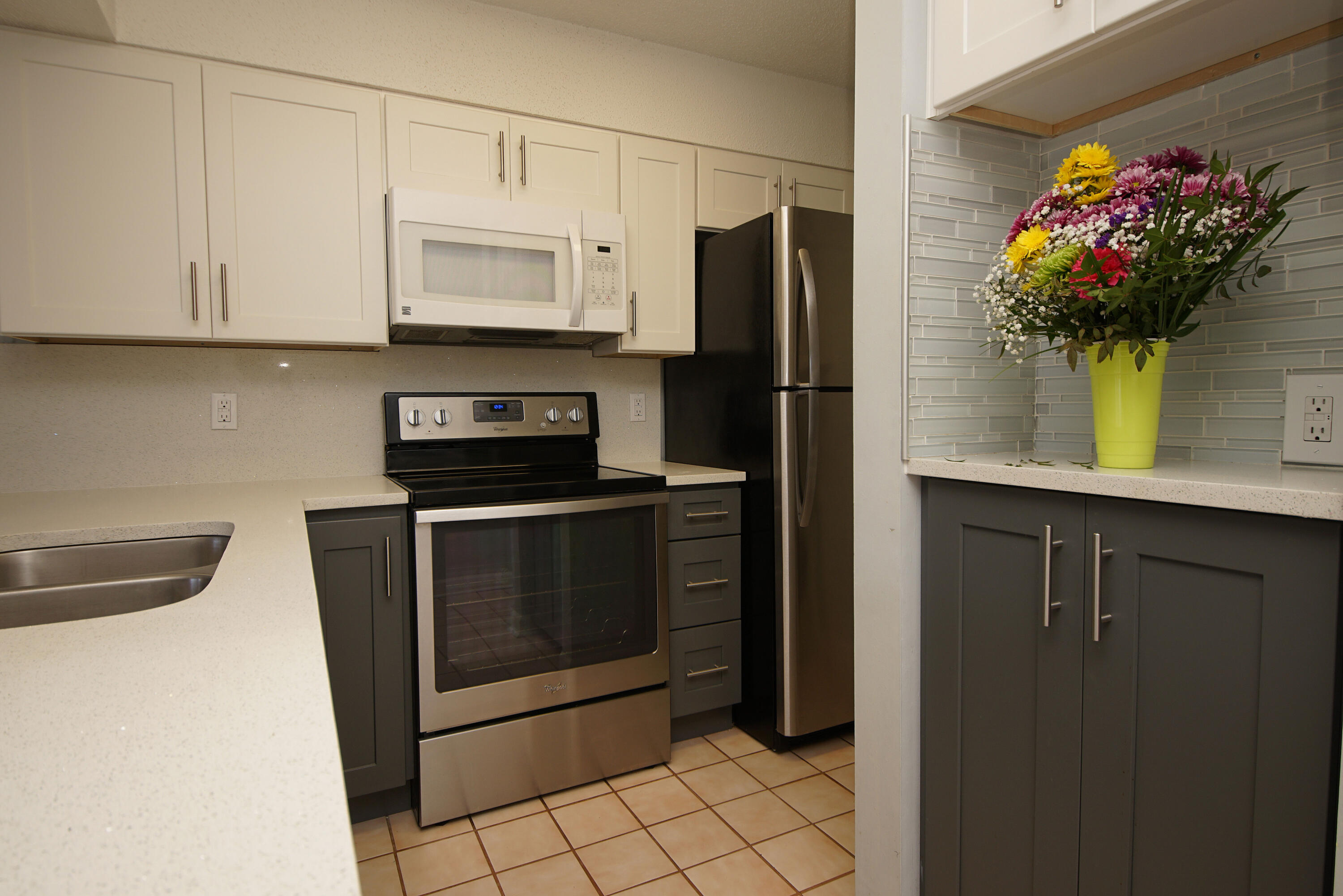 LAKESIDE CONDO AT BLUEWATER BAY - Residential