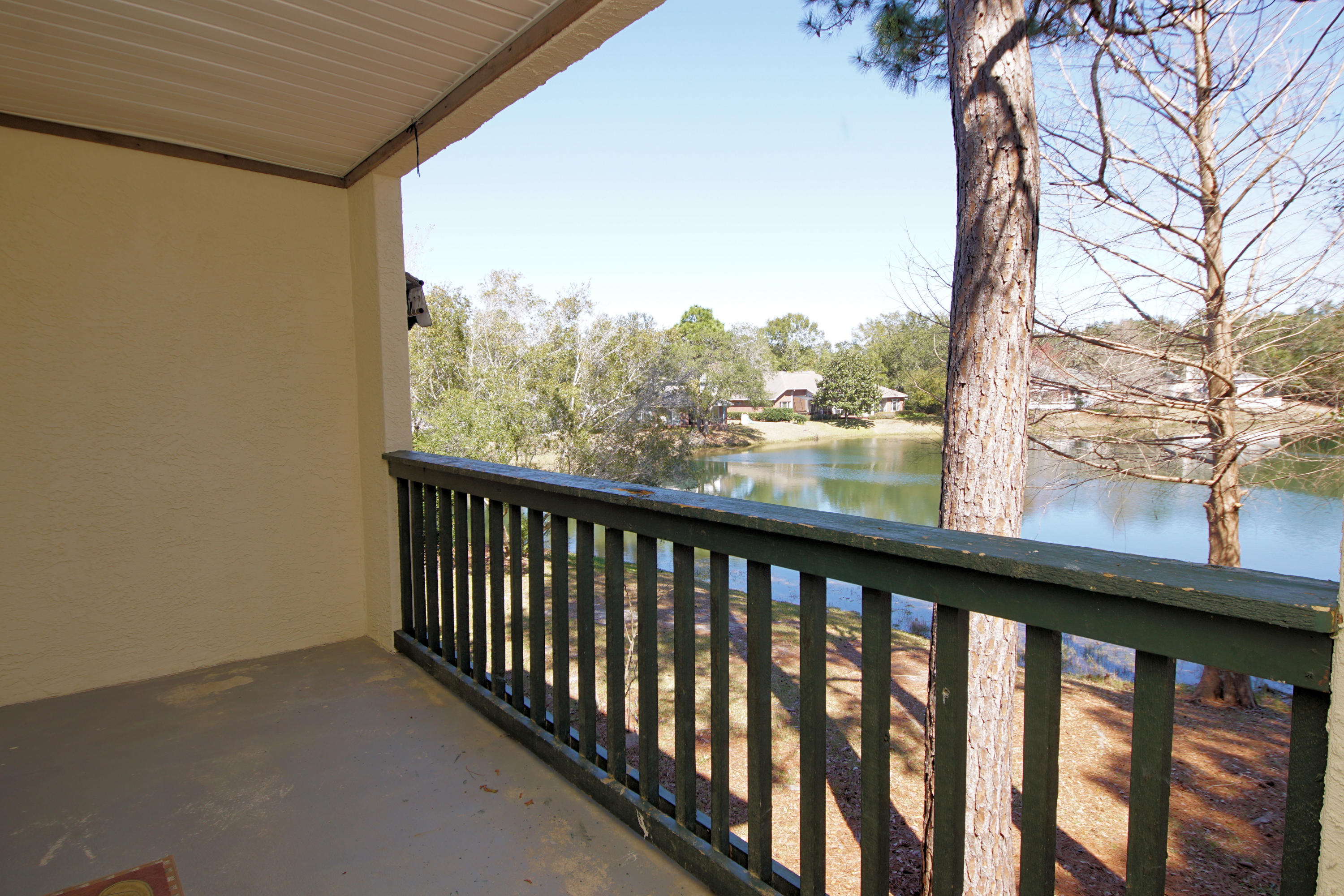 LAKESIDE CONDO AT BLUEWATER BAY - Residential