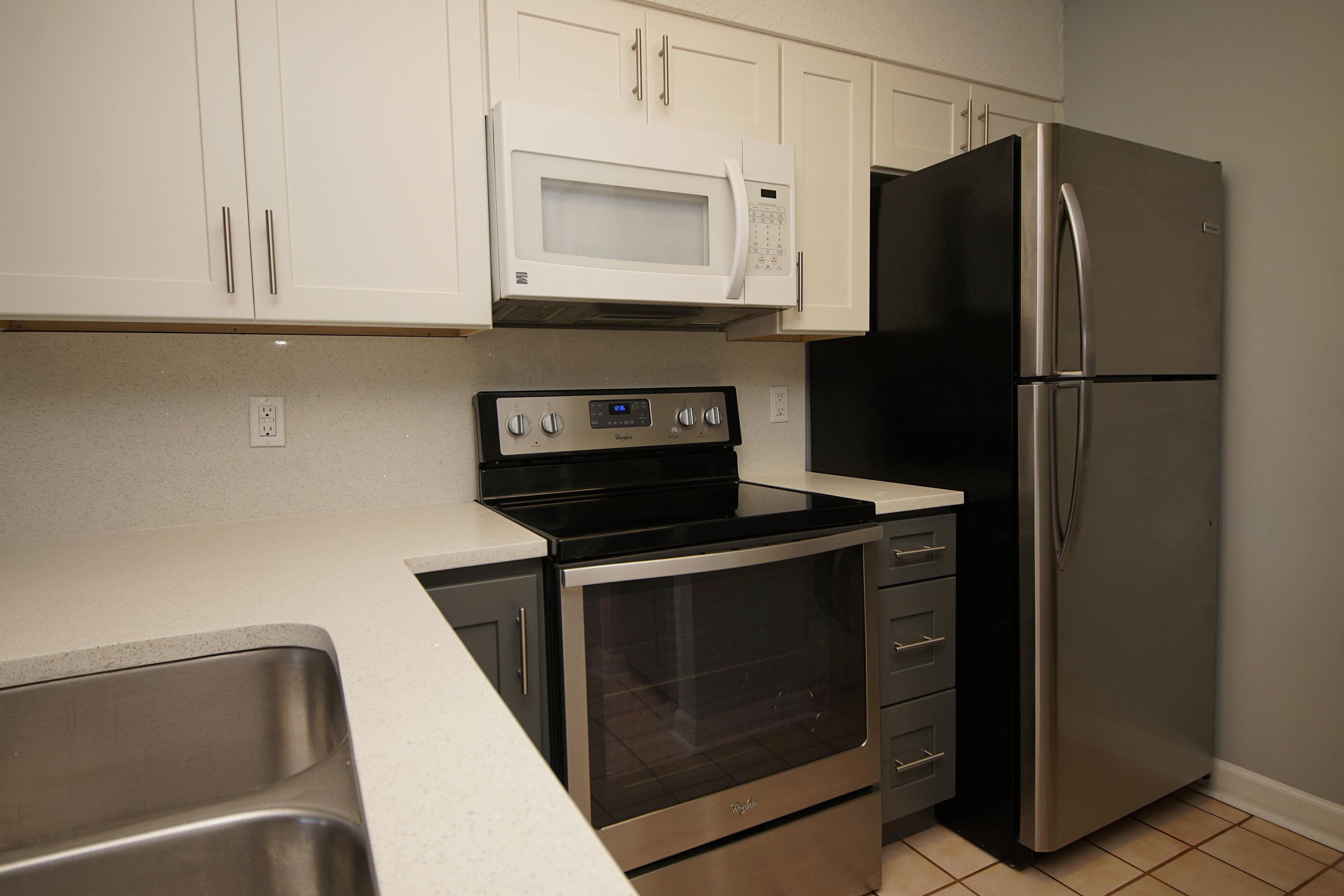 LAKESIDE CONDO AT BLUEWATER BAY - Residential