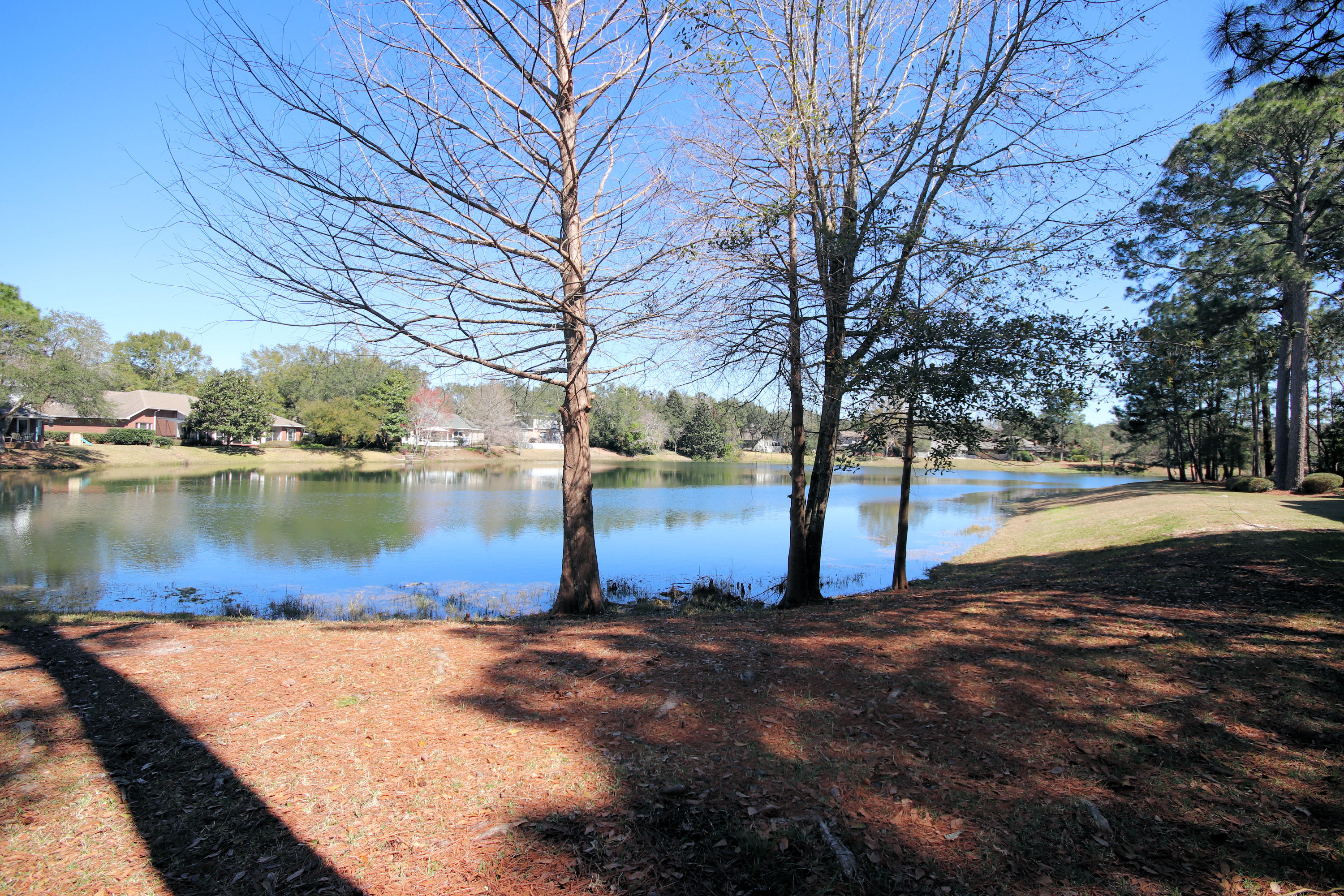 LAKESIDE CONDO AT BLUEWATER BAY - Residential