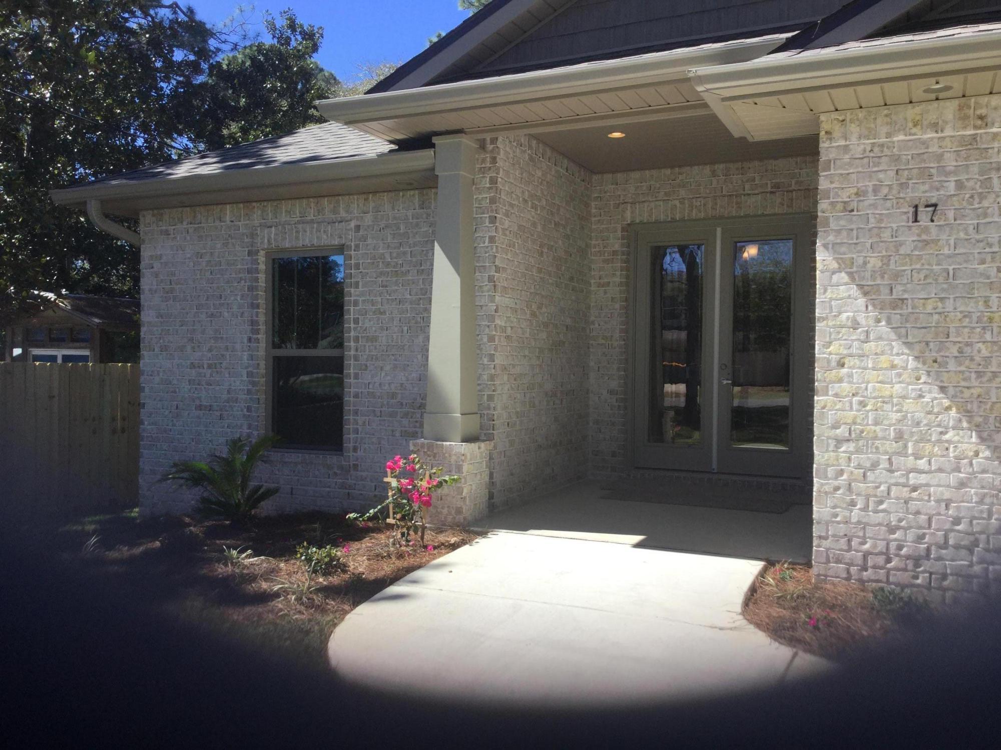 WOODLAND SHORES - Residential