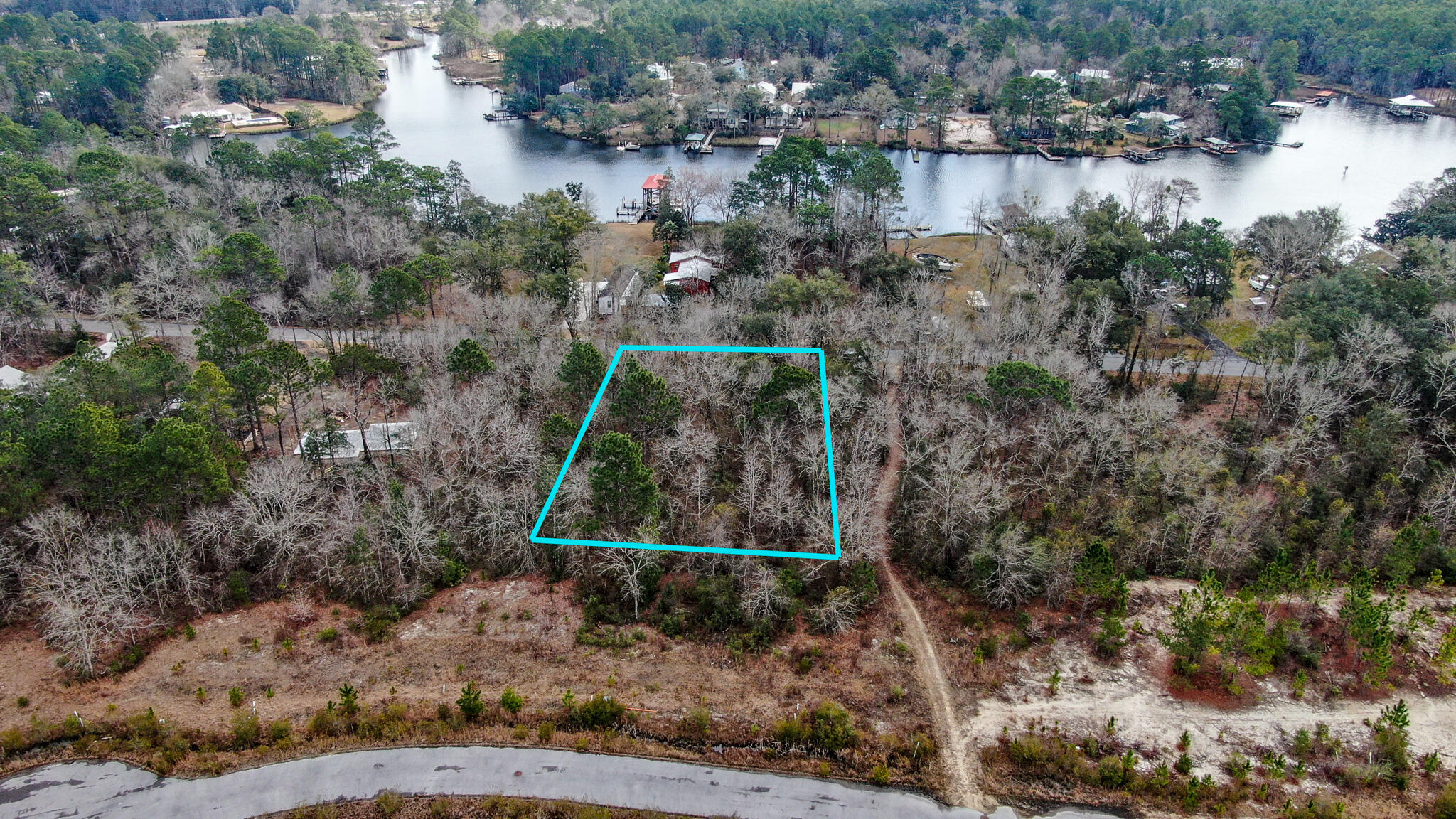Centrally located, large lot just North of the 331 Bridge in Freeport,FL. Fishing and boating the Choctawhatchee Bay is just around the corner and close to several of the local public boat ramps. Only 15-20 minutes to the beaches of South Walton and 30A.