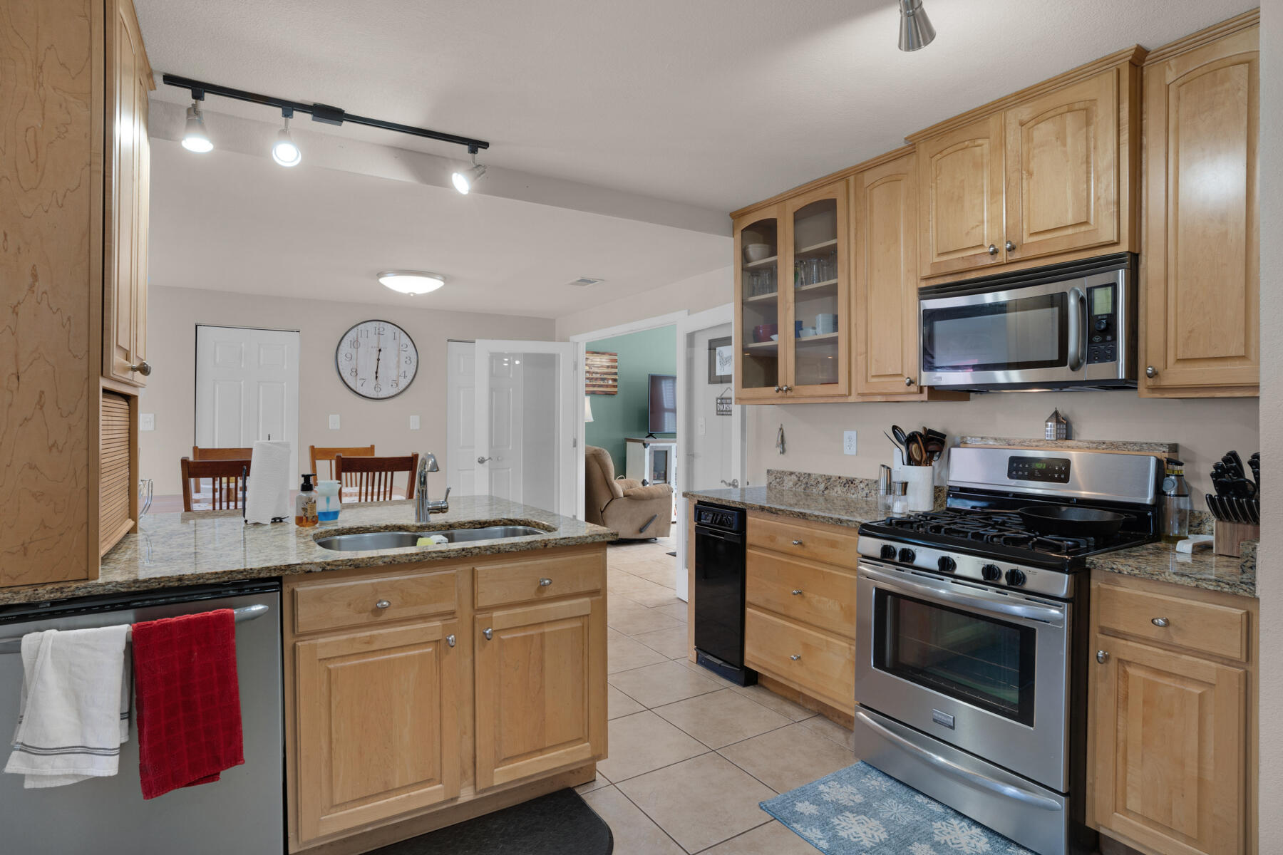 GARNIERS BEACH - Residential Lease