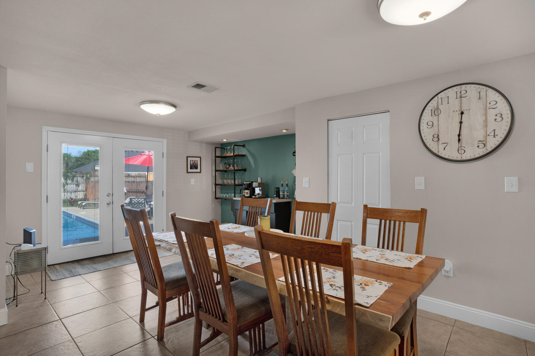 GARNIERS BEACH - Residential Lease