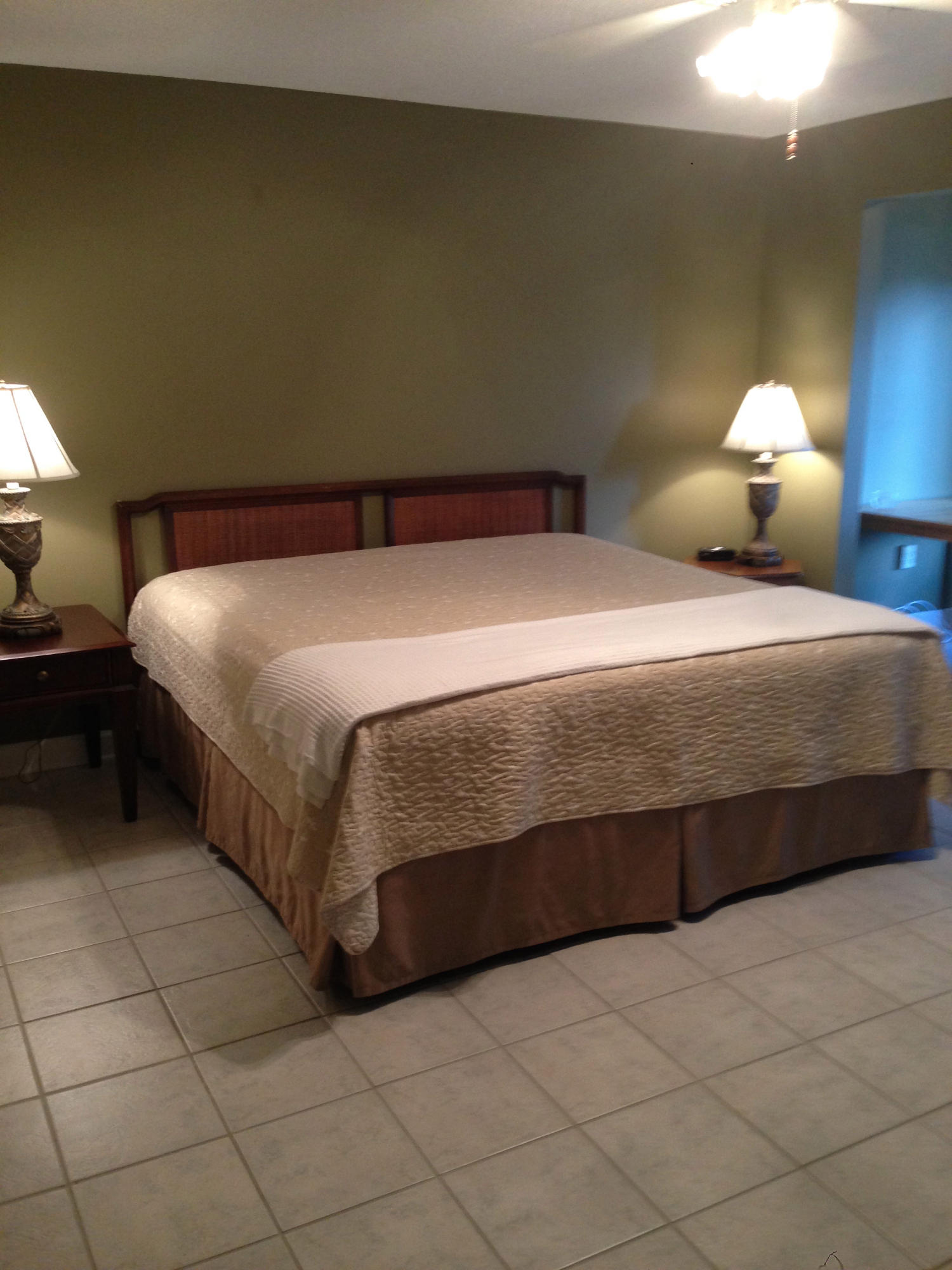 LAKESIDE CONDO AT BLUEWATER BAY - Residential Lease