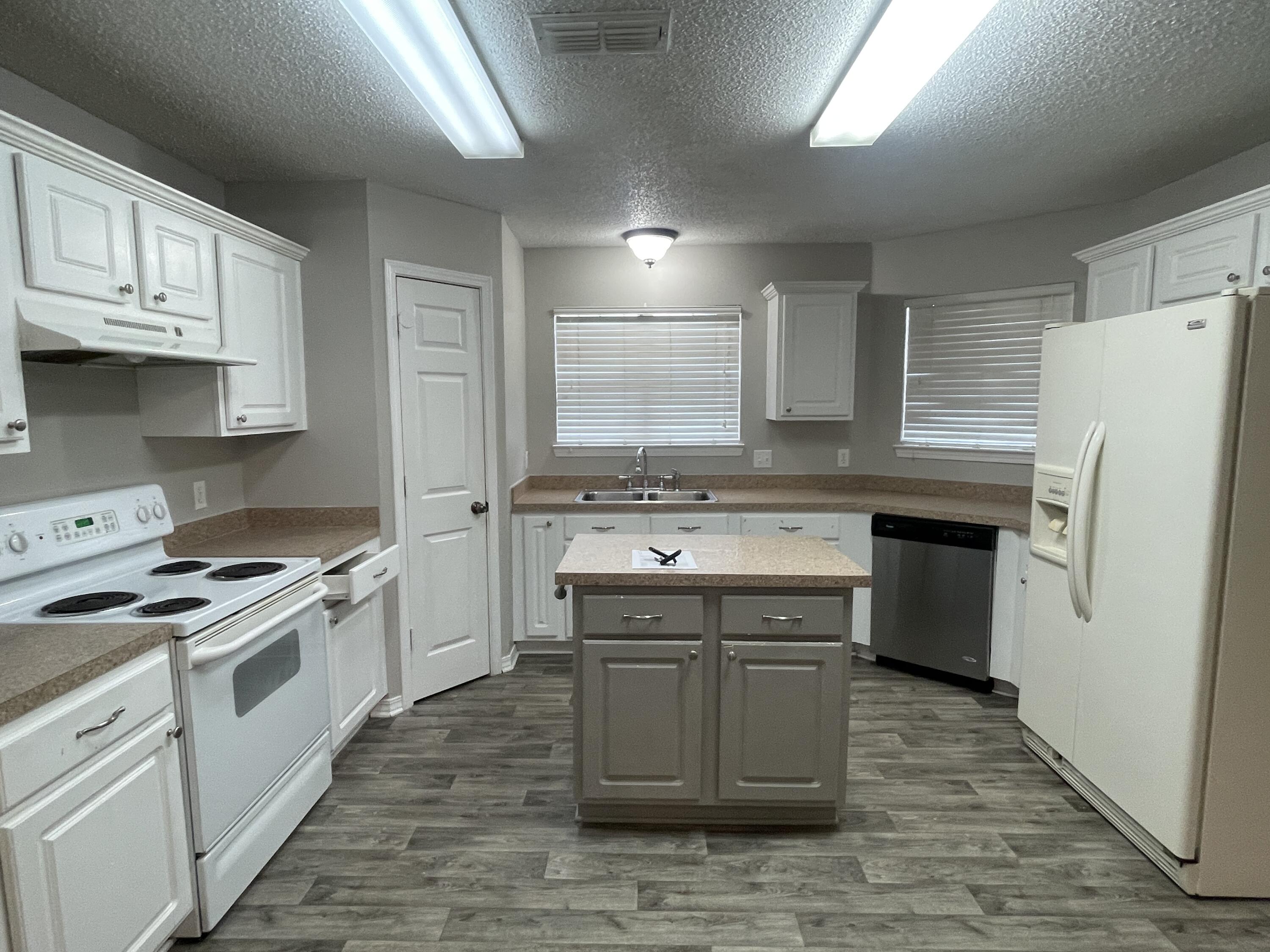 REDSTONE ESTATES - Residential Lease