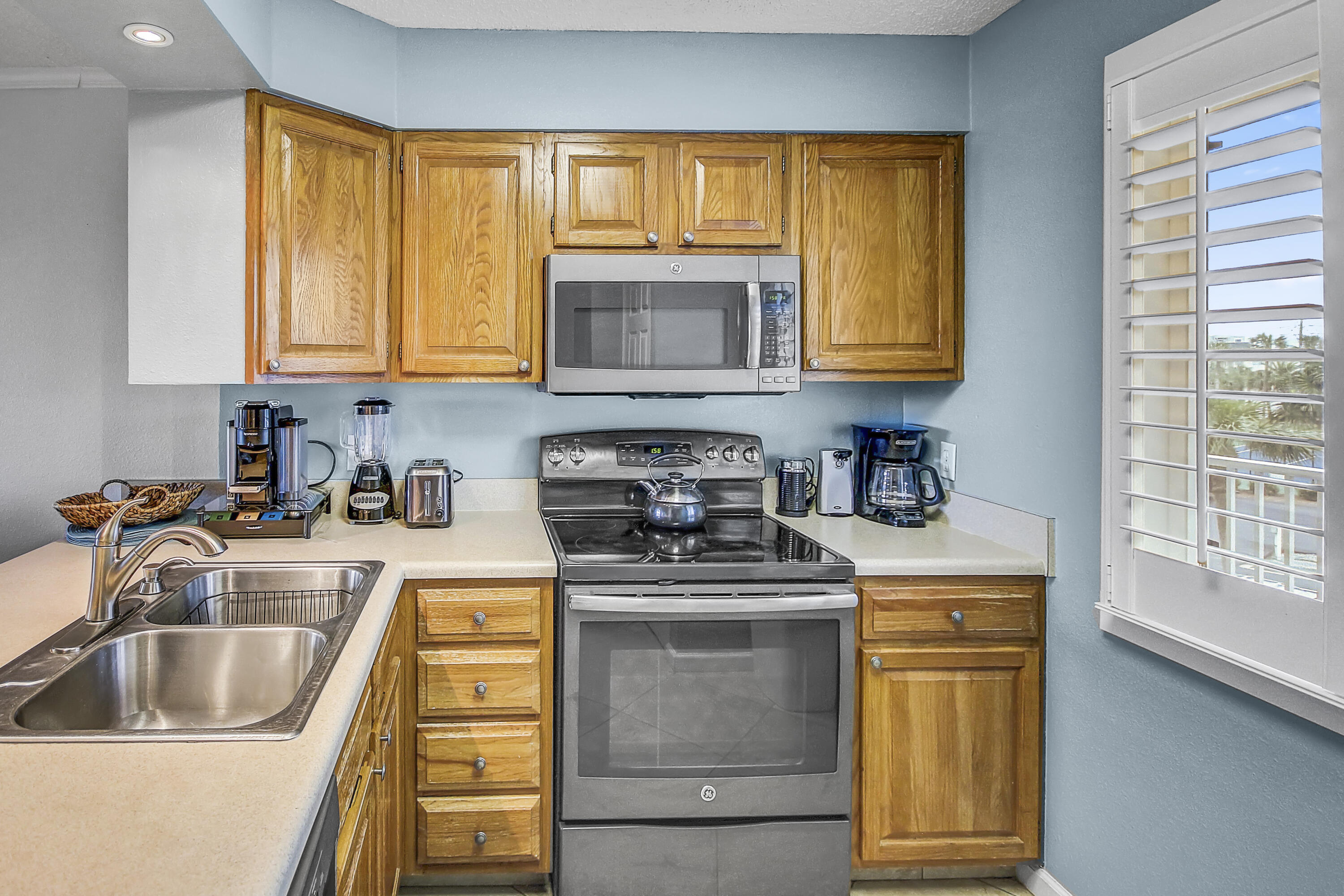 ISLANDER CONDO PH 2 - Residential