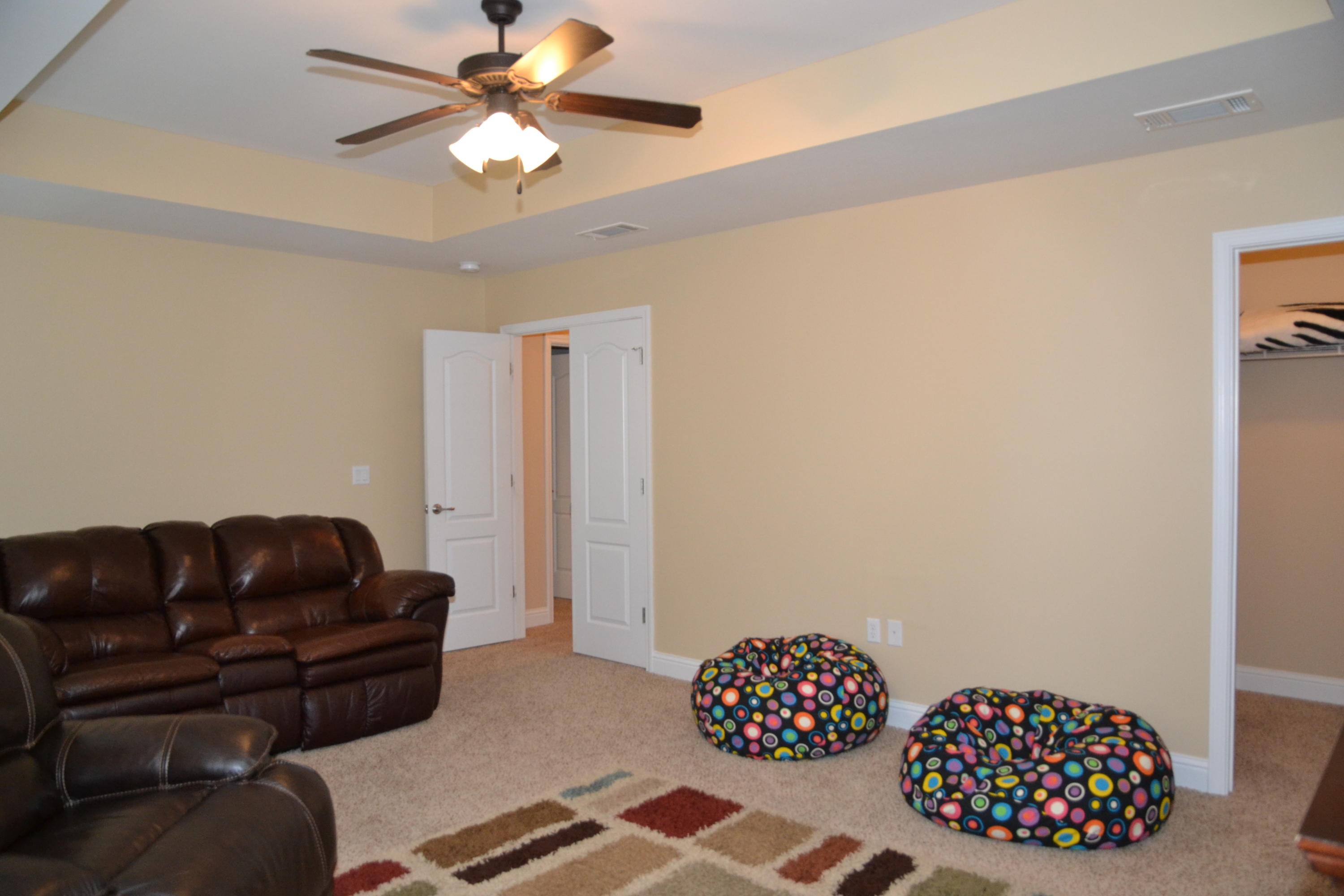WINDMEADOWS - Residential