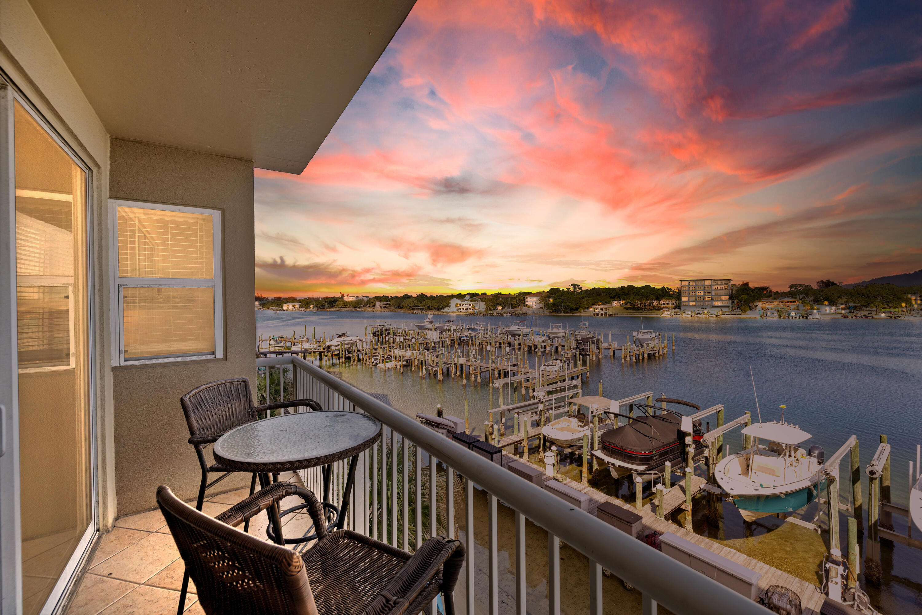 PALM COURT YACHT CLUB - Residential