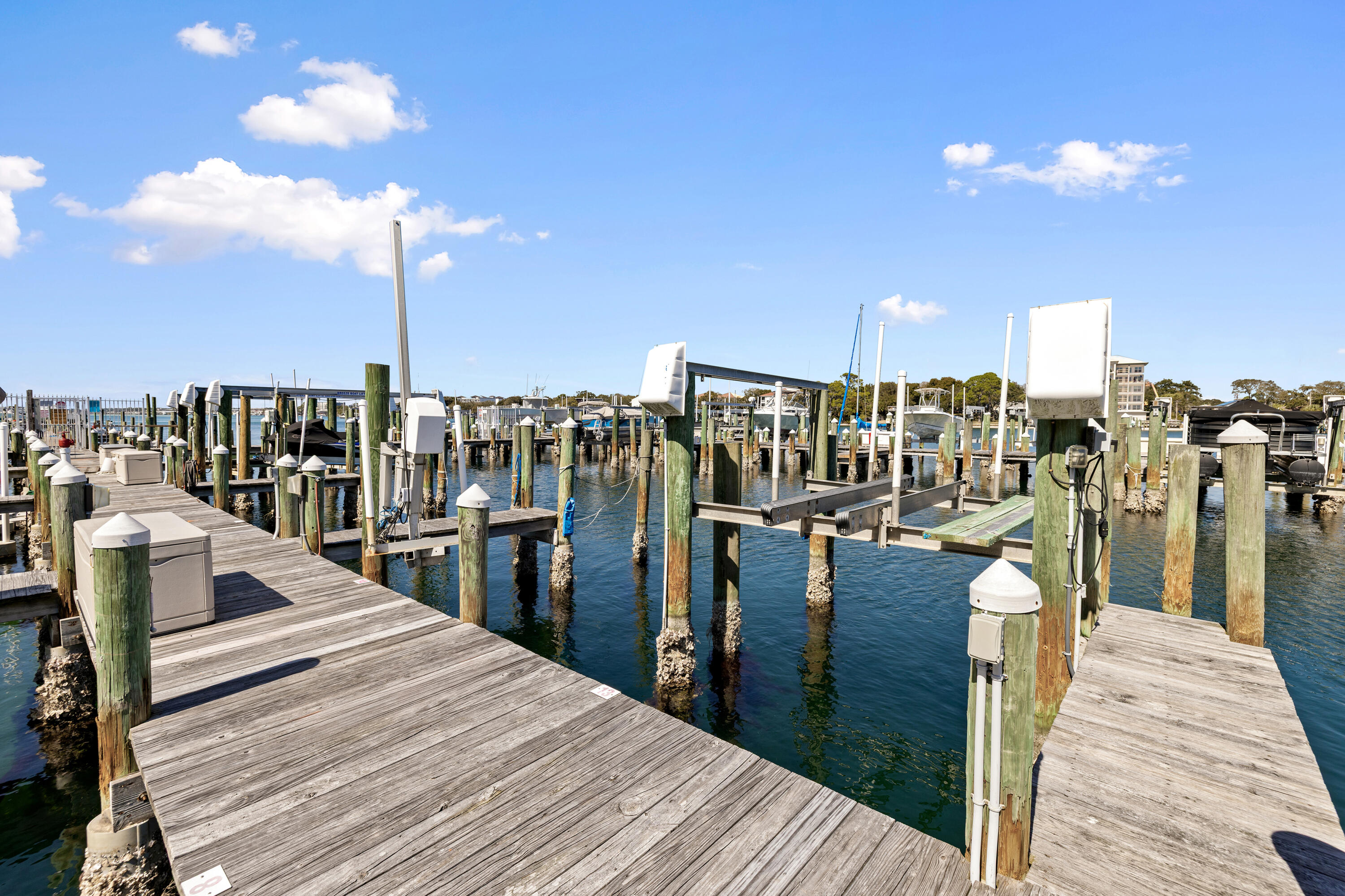 PALM COURT YACHT CLUB - Residential