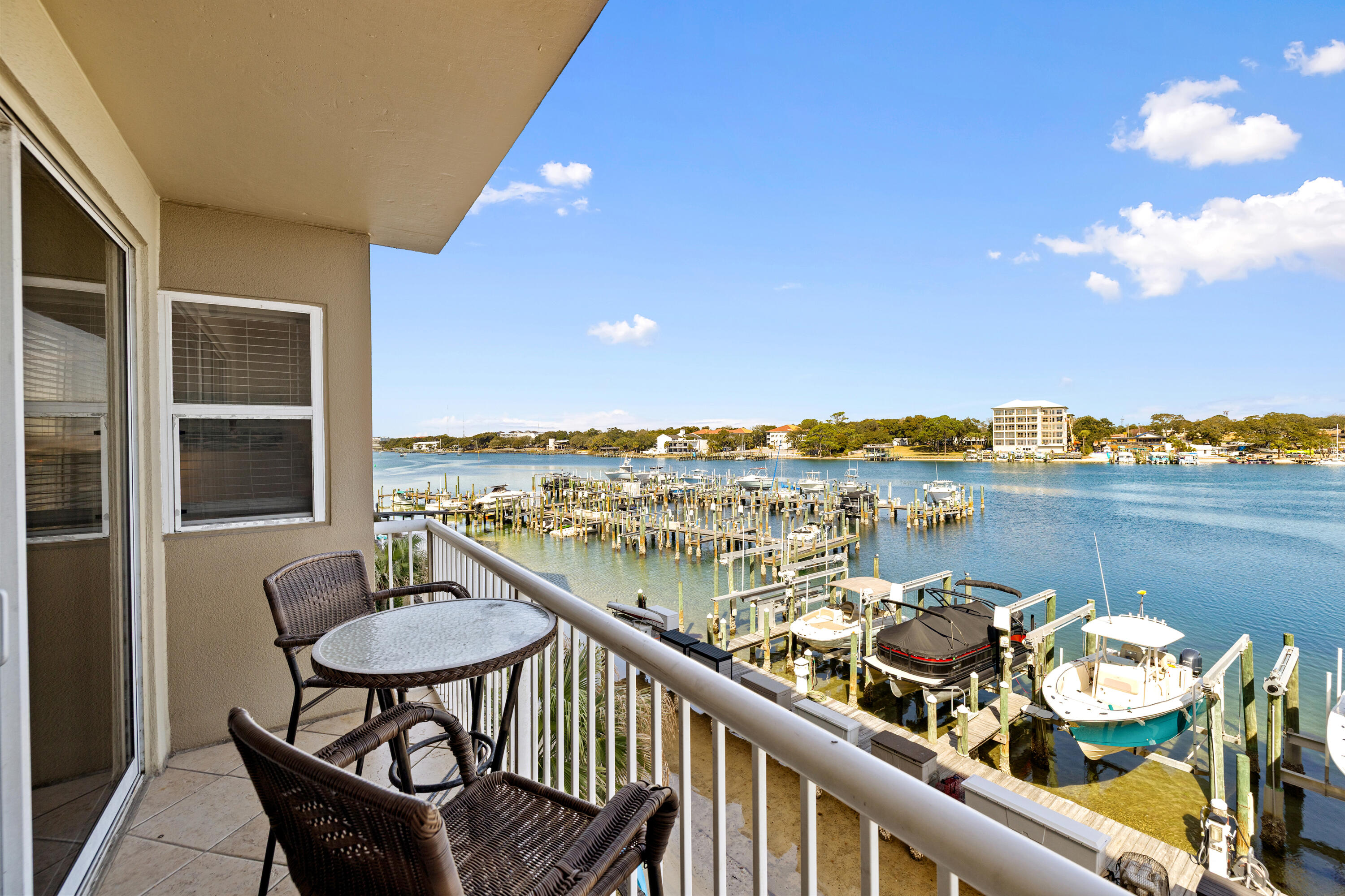 PALM COURT YACHT CLUB - Residential