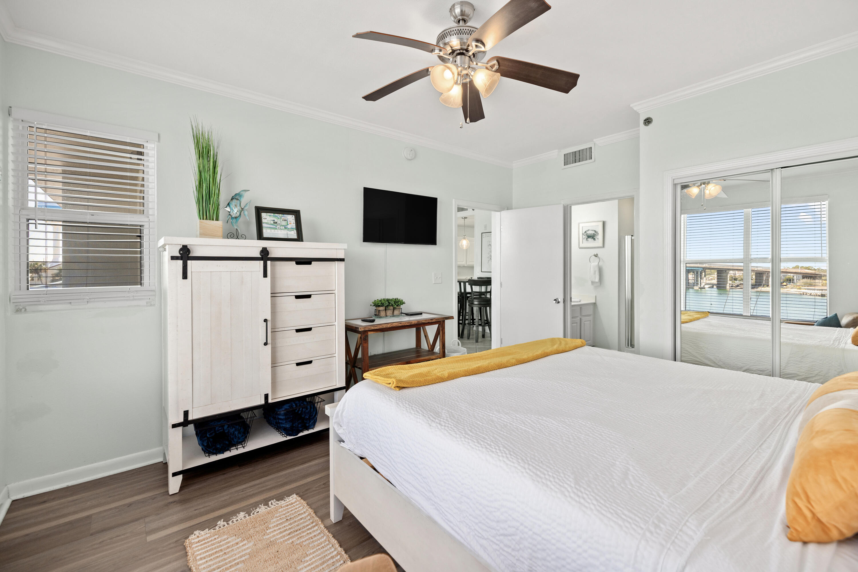 PALM COURT YACHT CLUB - Residential