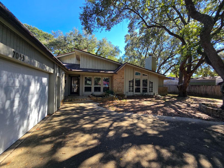 Three bedroom, two full bath home with a guest house in Holley by the Sea subdivision . Many amenities available with home ownership here. Conveniently located in close proximity to schools, HWY 98 & HWY 87 and Navarre Beach.