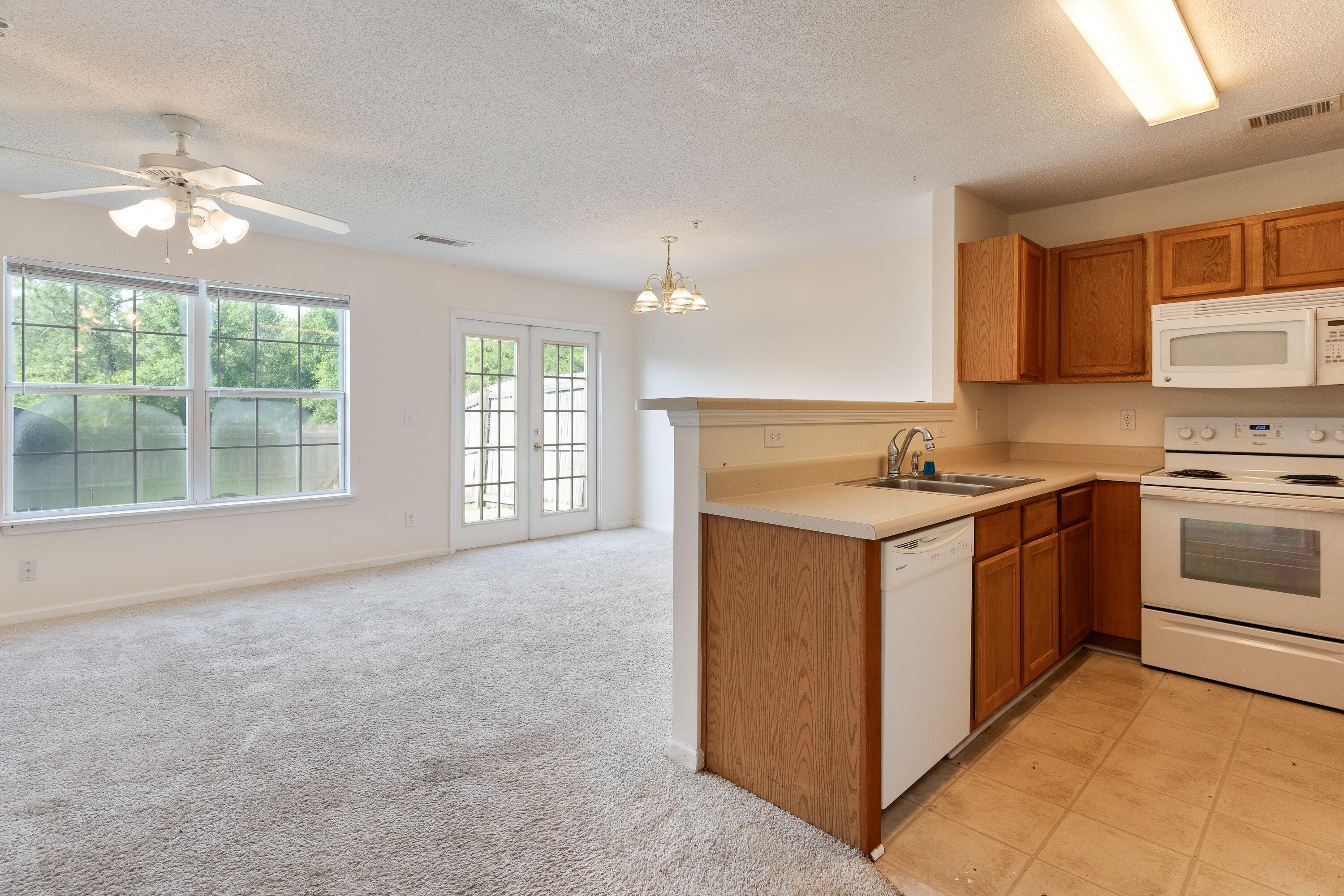 ROLLING PINES - Residential