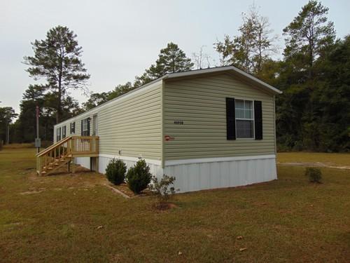 2009 mobile home with many new upgrades located on 1 acres! New carpet, paint and laminate. 3 Bedroom 2 bath. The mobile home is 16X76. All measurements must be verified by buyer. Make your offer today!