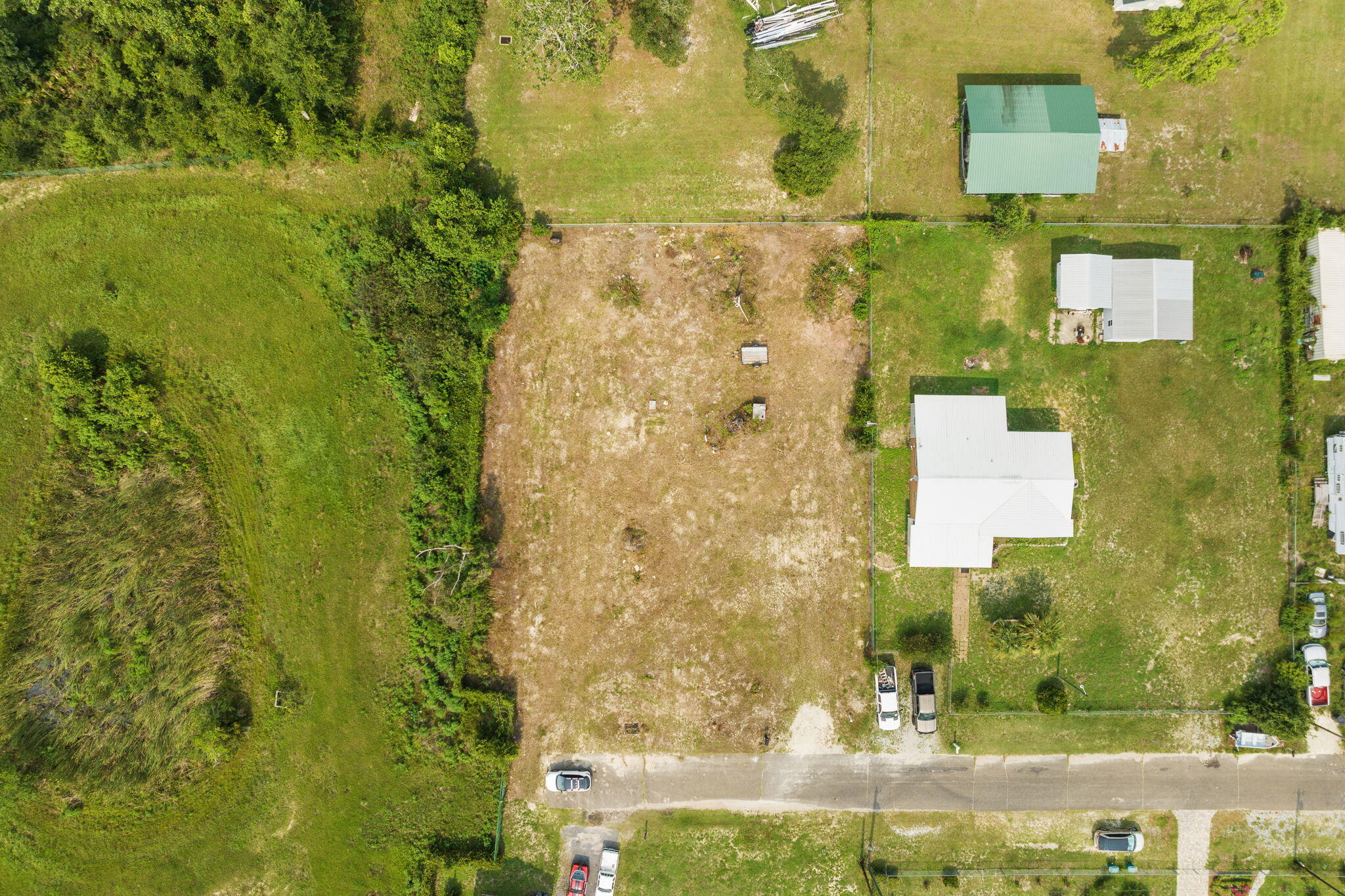 NO RECORDED SUBDIVISION - Land