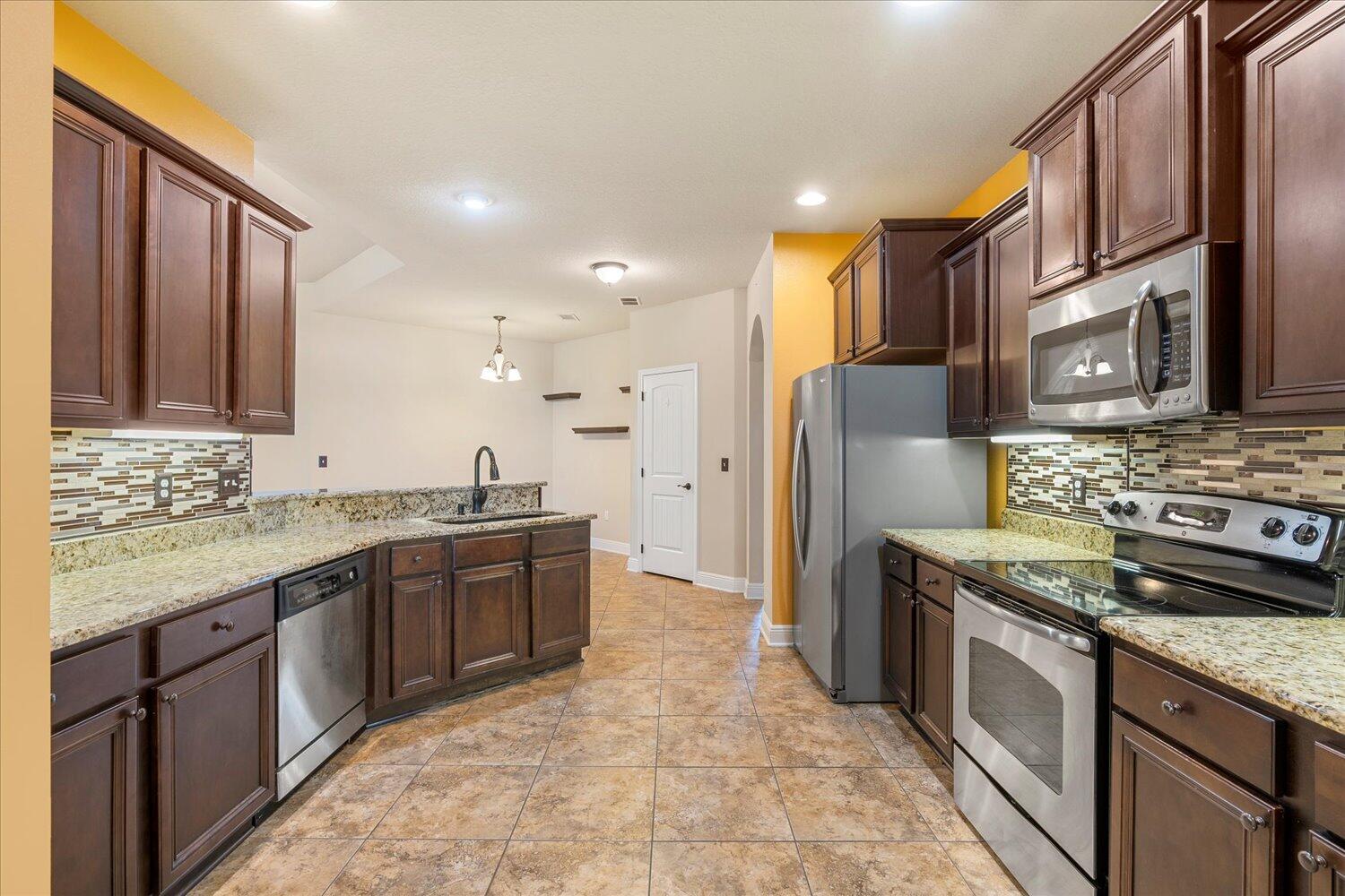 BROWNSTONE MANOR - Residential