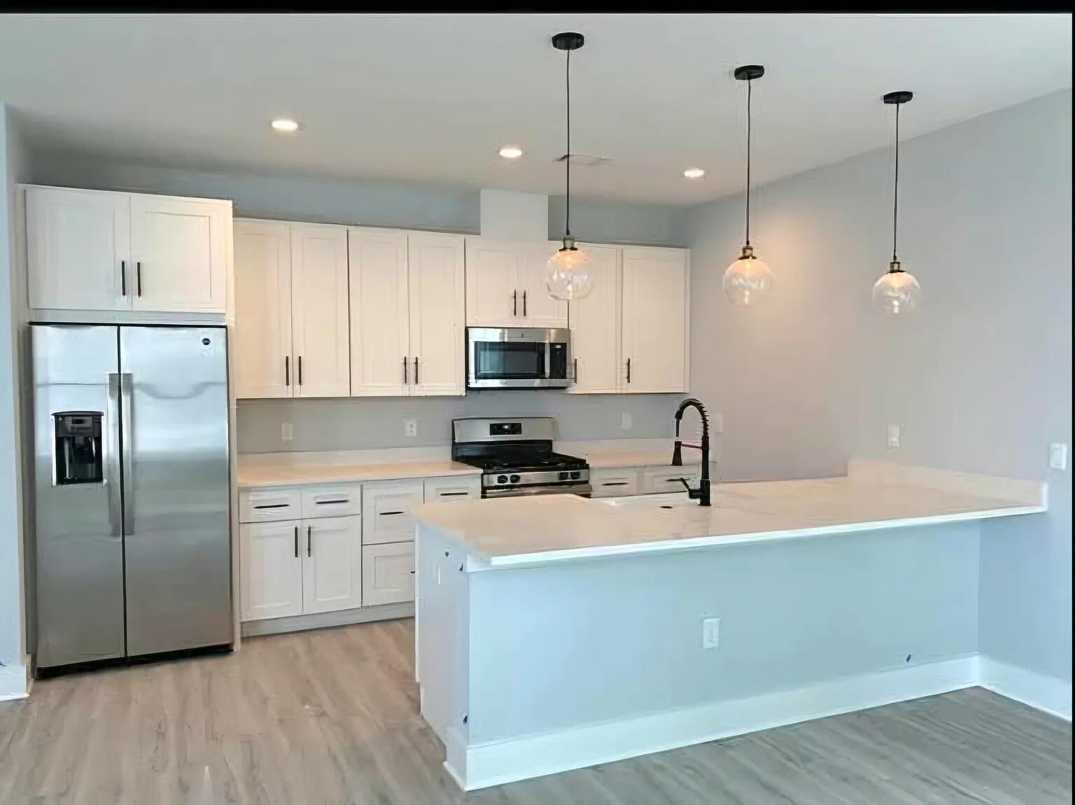 LIGHTHOUSE POINTE - Residential