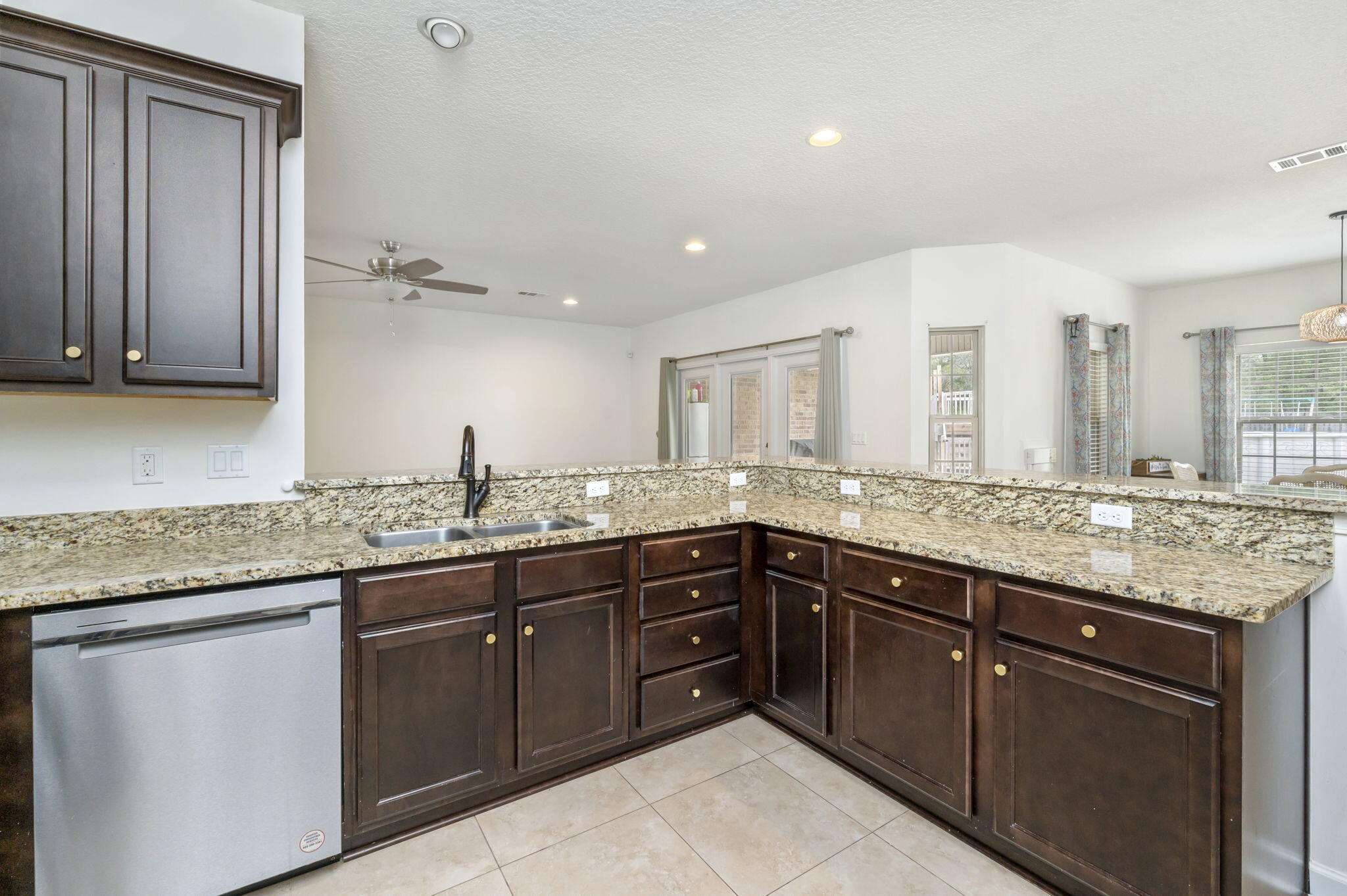 OVERLOOK AT CHESTNUT RIDGE - Residential Lease