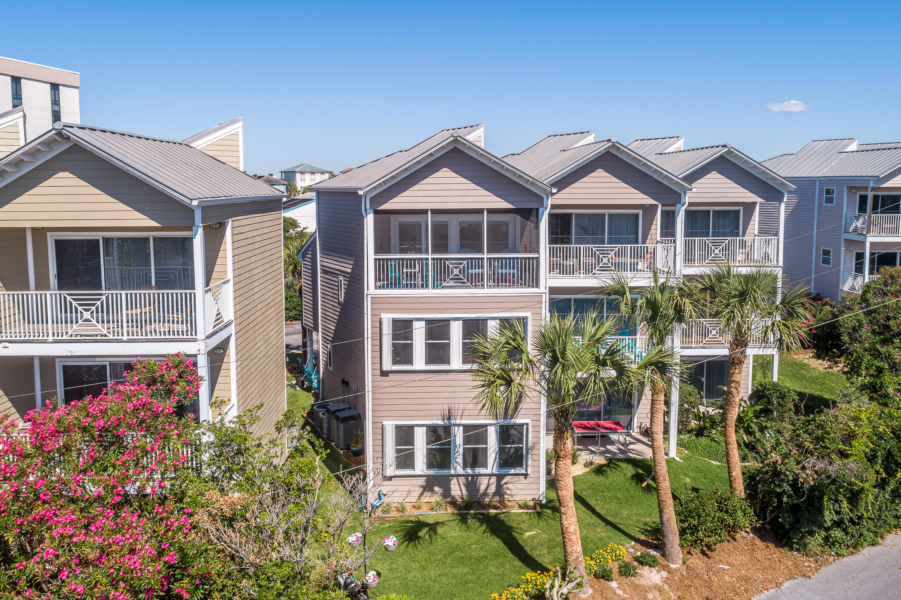 BEACH POINTE T/H - Residential