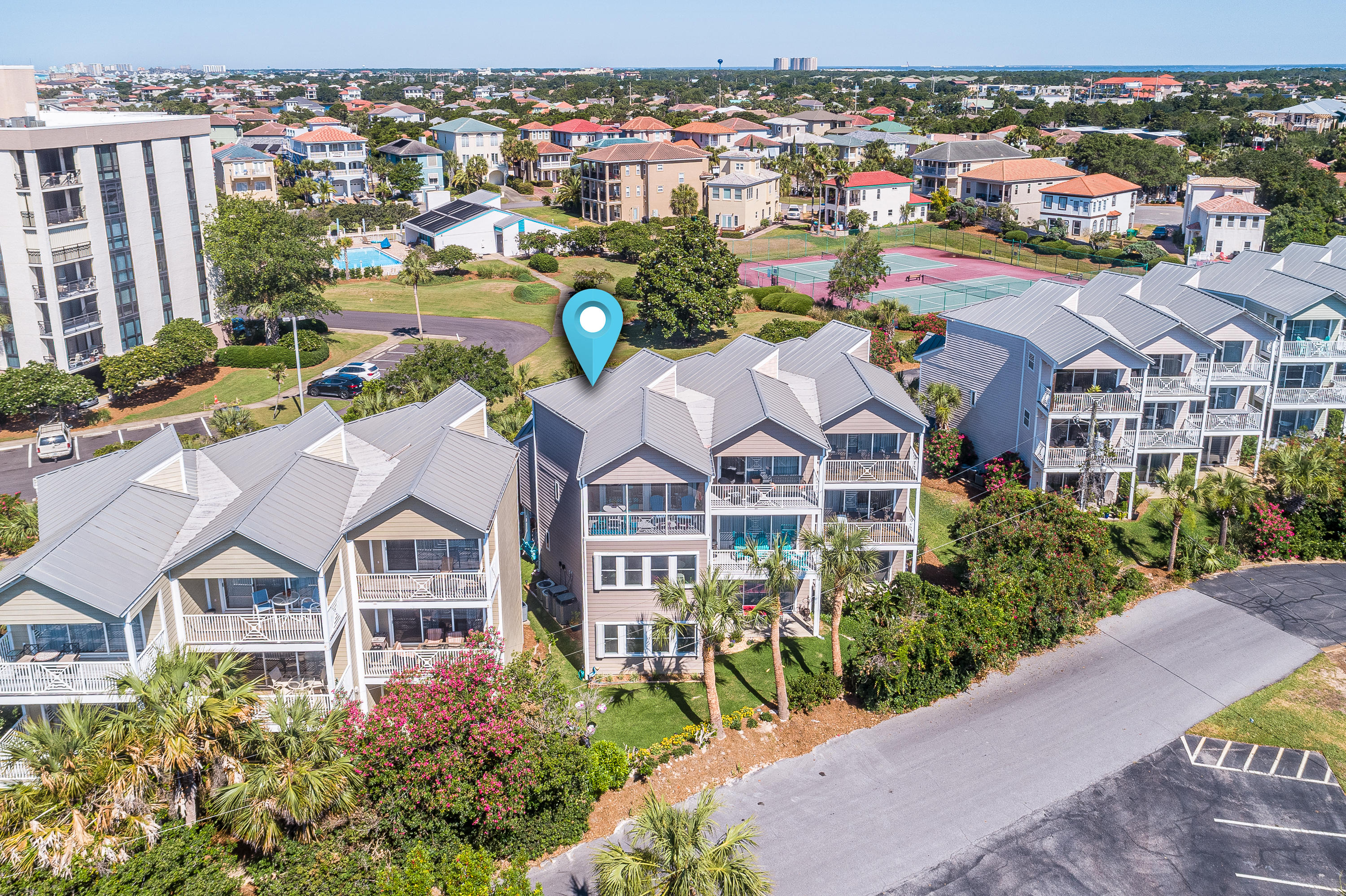 BEACH POINTE T/H - Residential