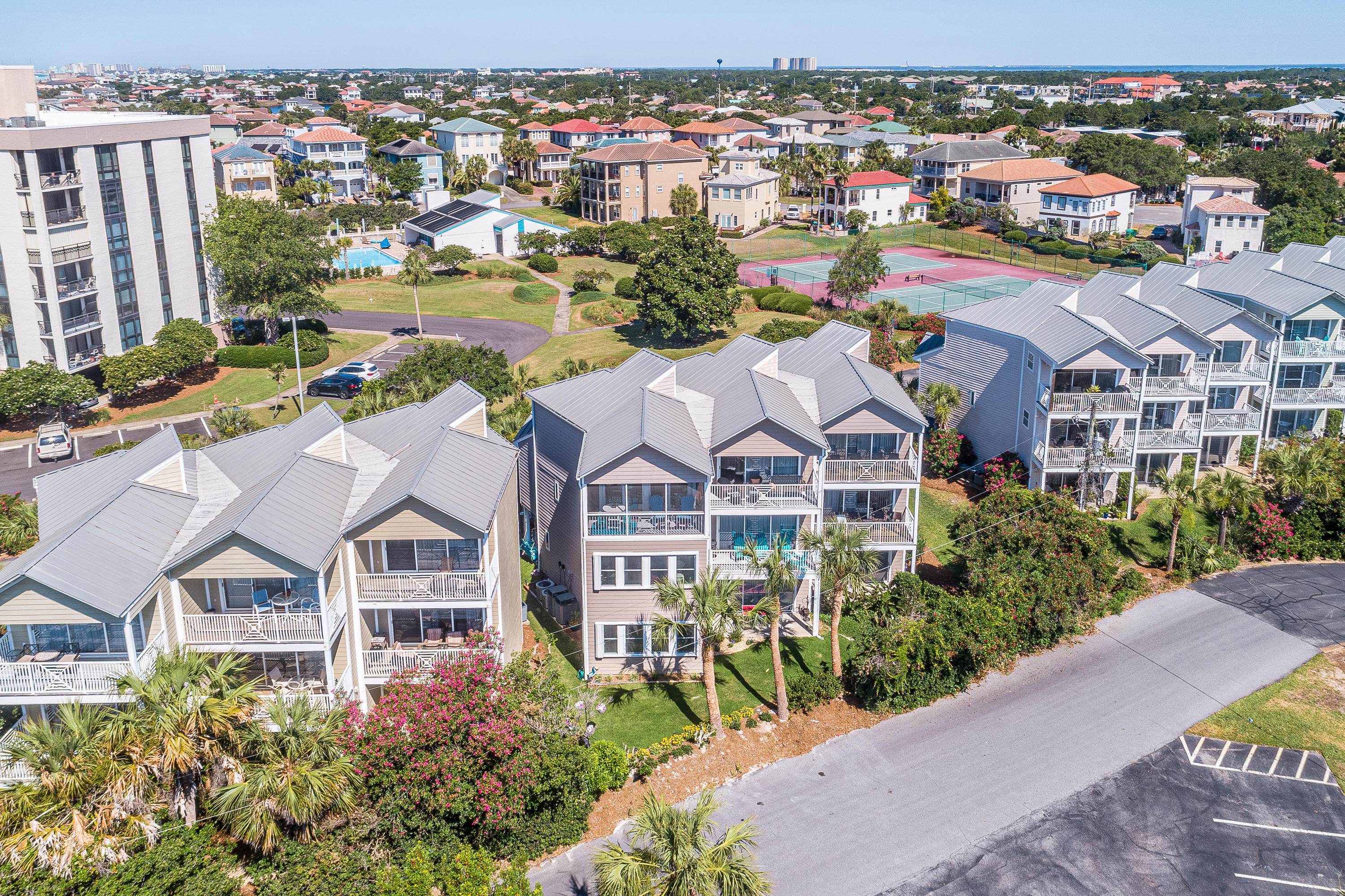BEACH POINTE T/H - Residential