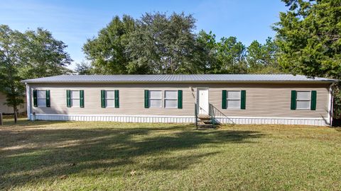 Photo of 320 W Fernwood Court, DeFuniak Springs, FL 32433 (MLS # 990636)
