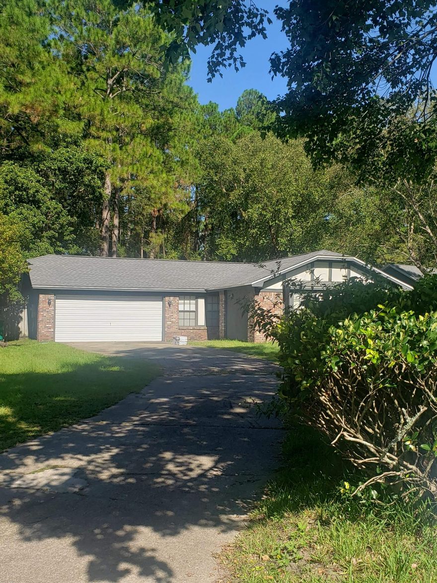 Updated home in FWB. Current home has been freshly painted and updated! Its ready for a new owner!