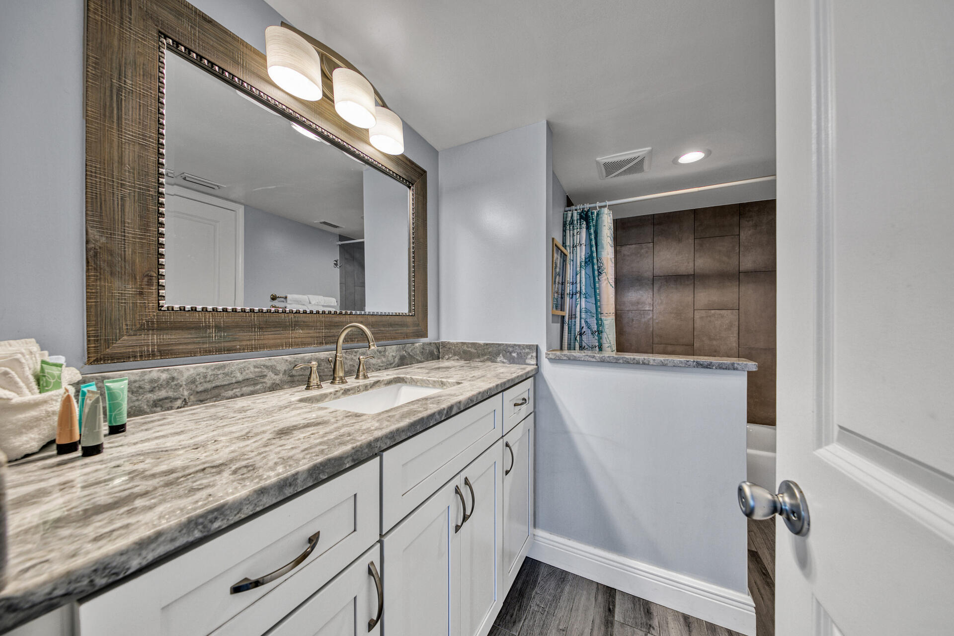 BEACH HOUSE CONDO PH 2 - Residential