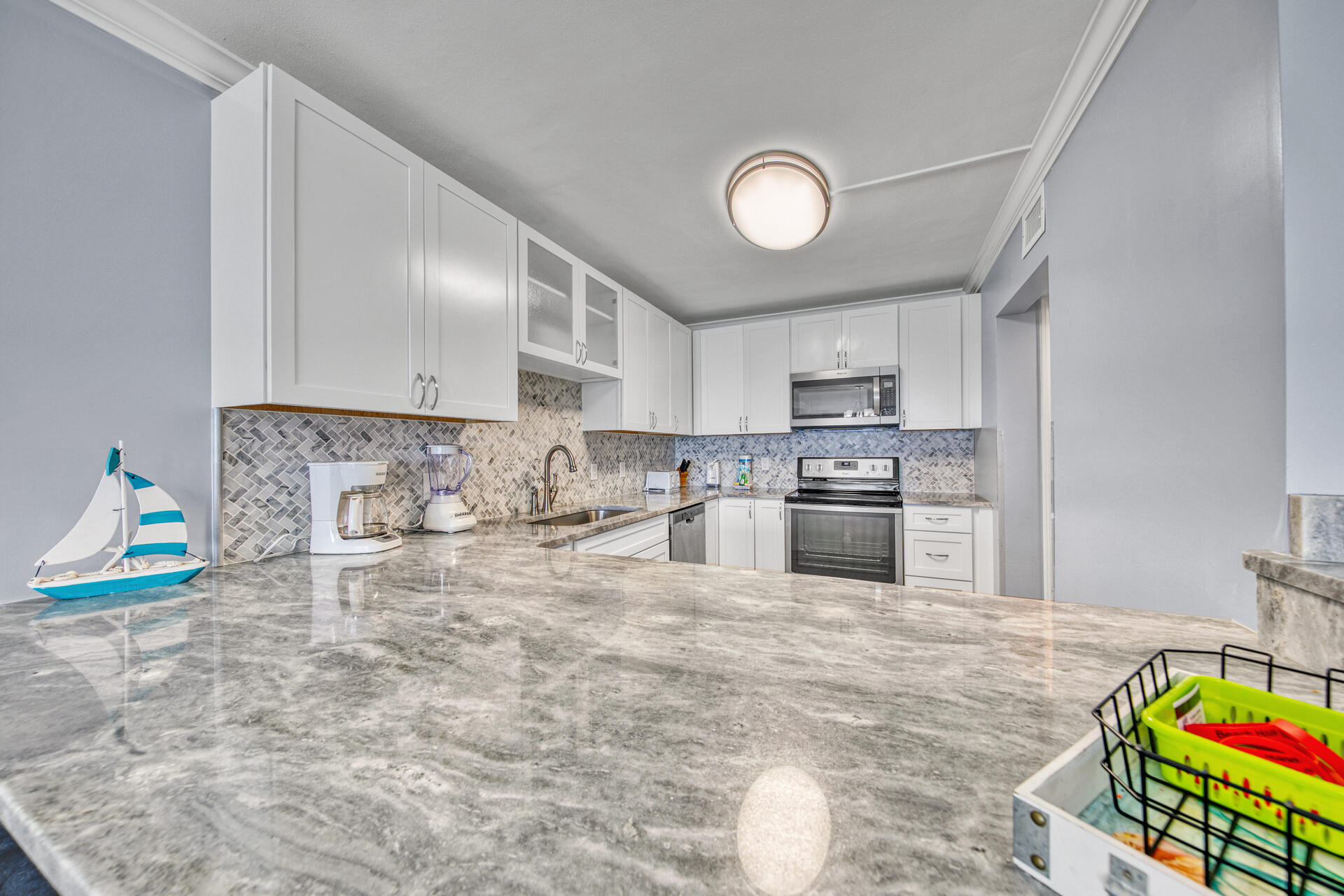 BEACH HOUSE CONDO PH 2 - Residential