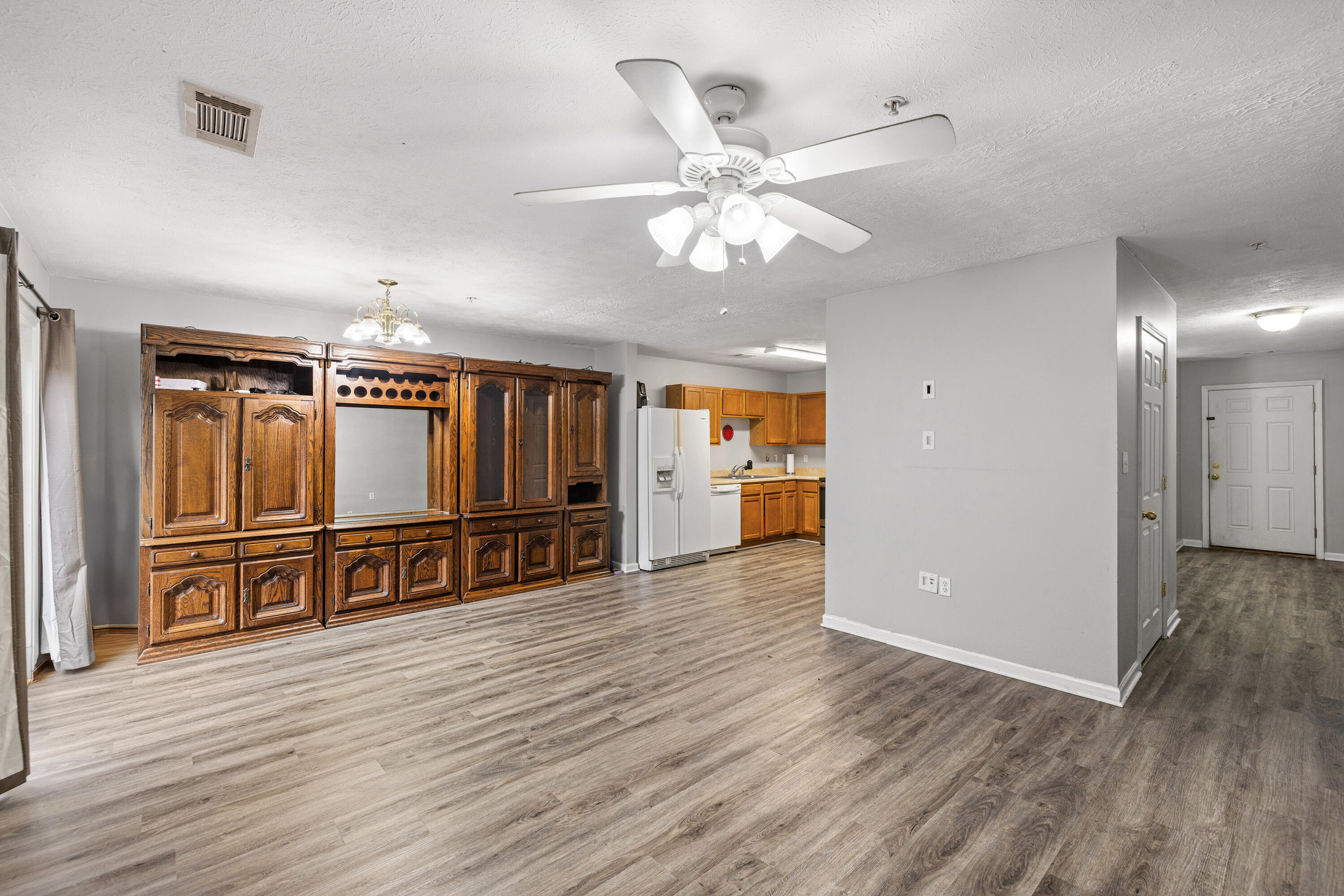 ROLLING PINES - Residential