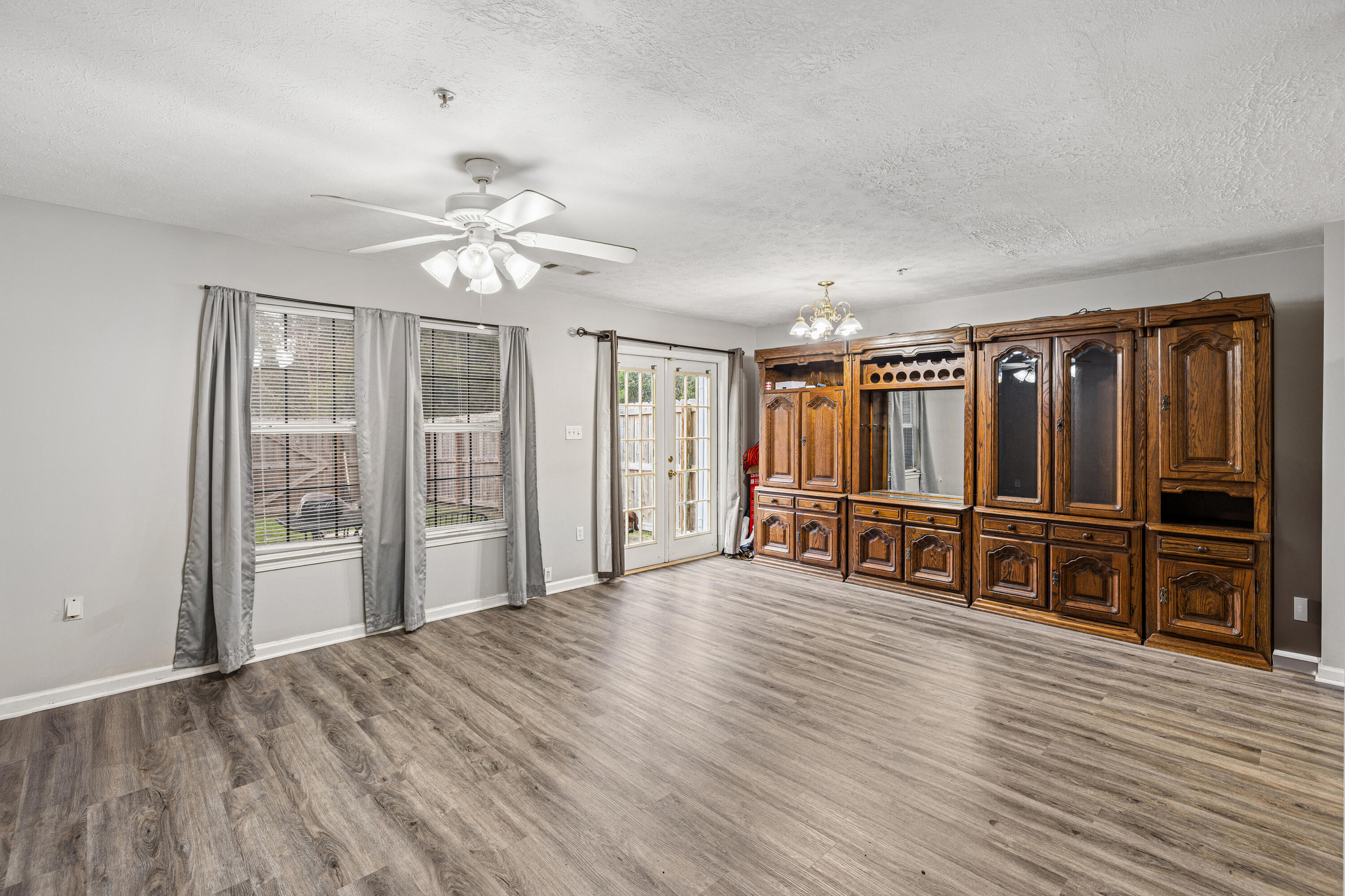 ROLLING PINES - Residential