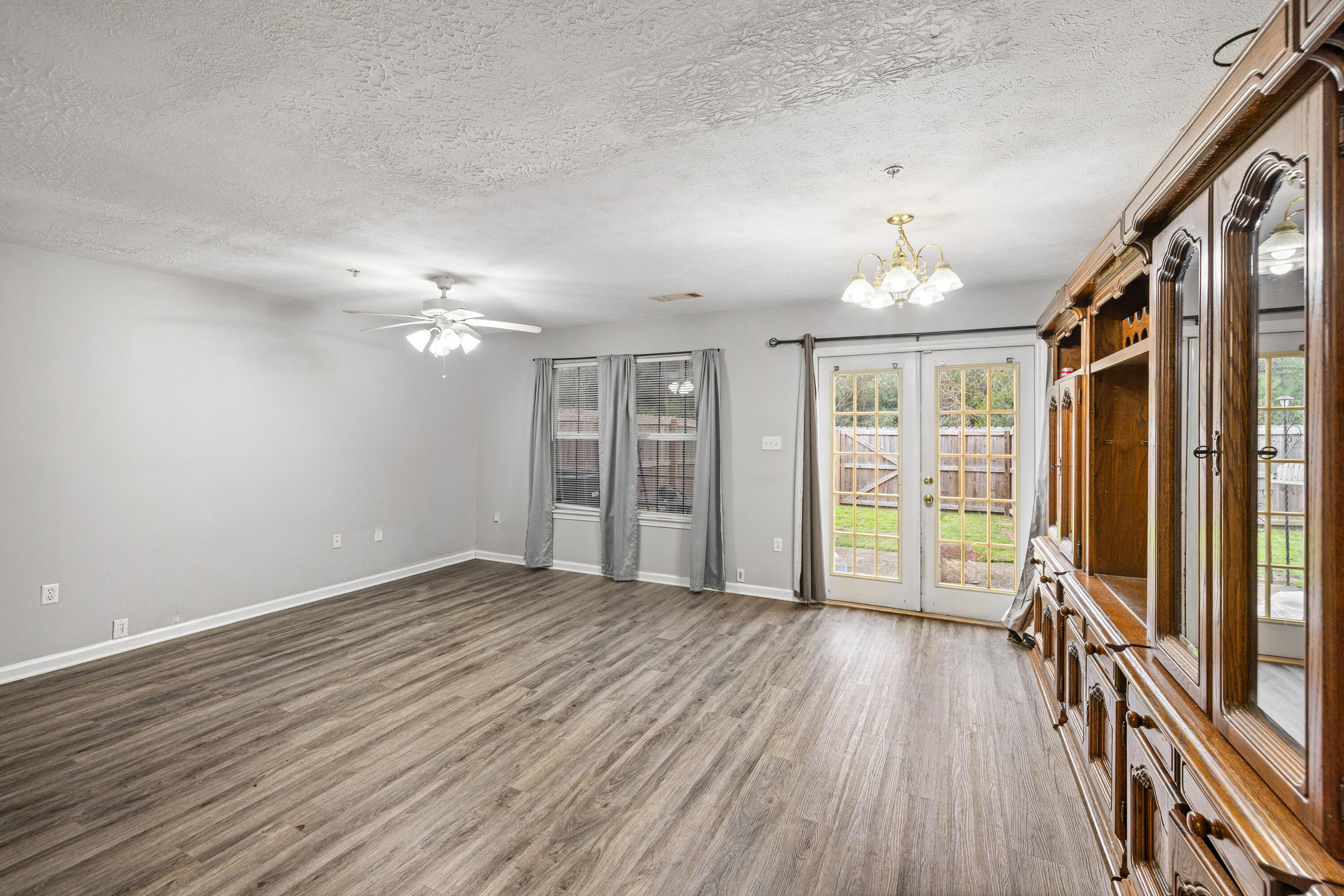 ROLLING PINES - Residential