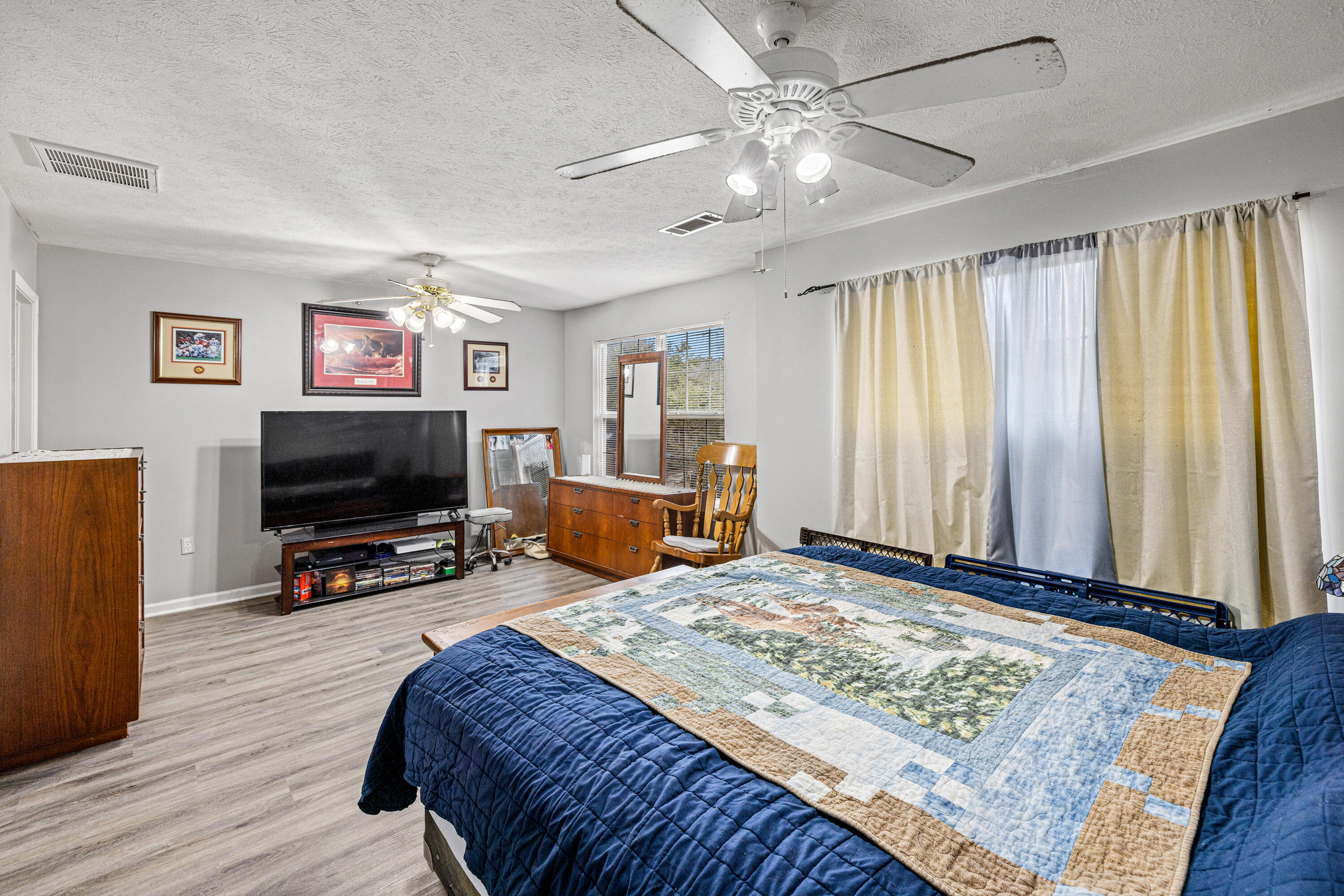 ROLLING PINES - Residential