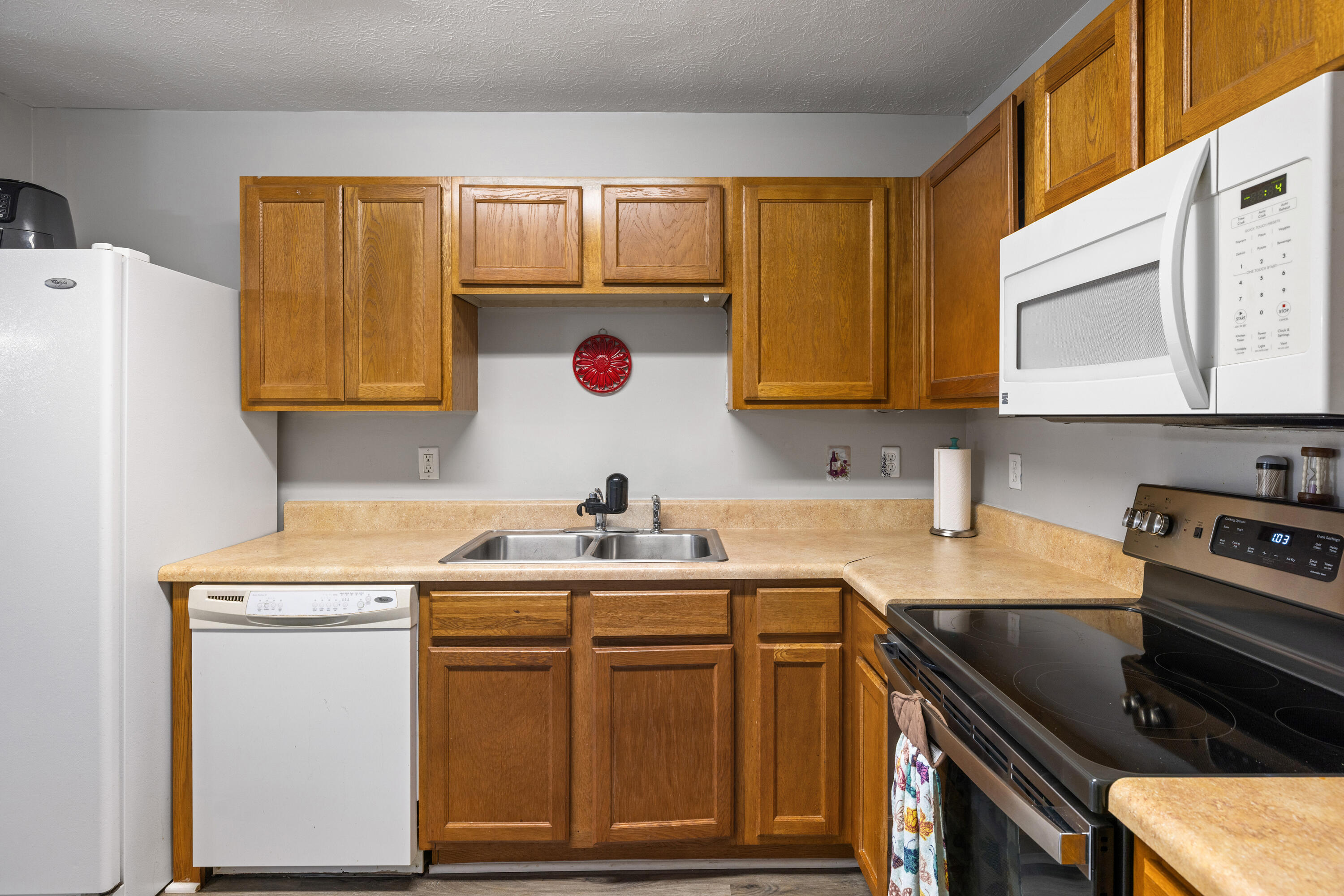 ROLLING PINES - Residential