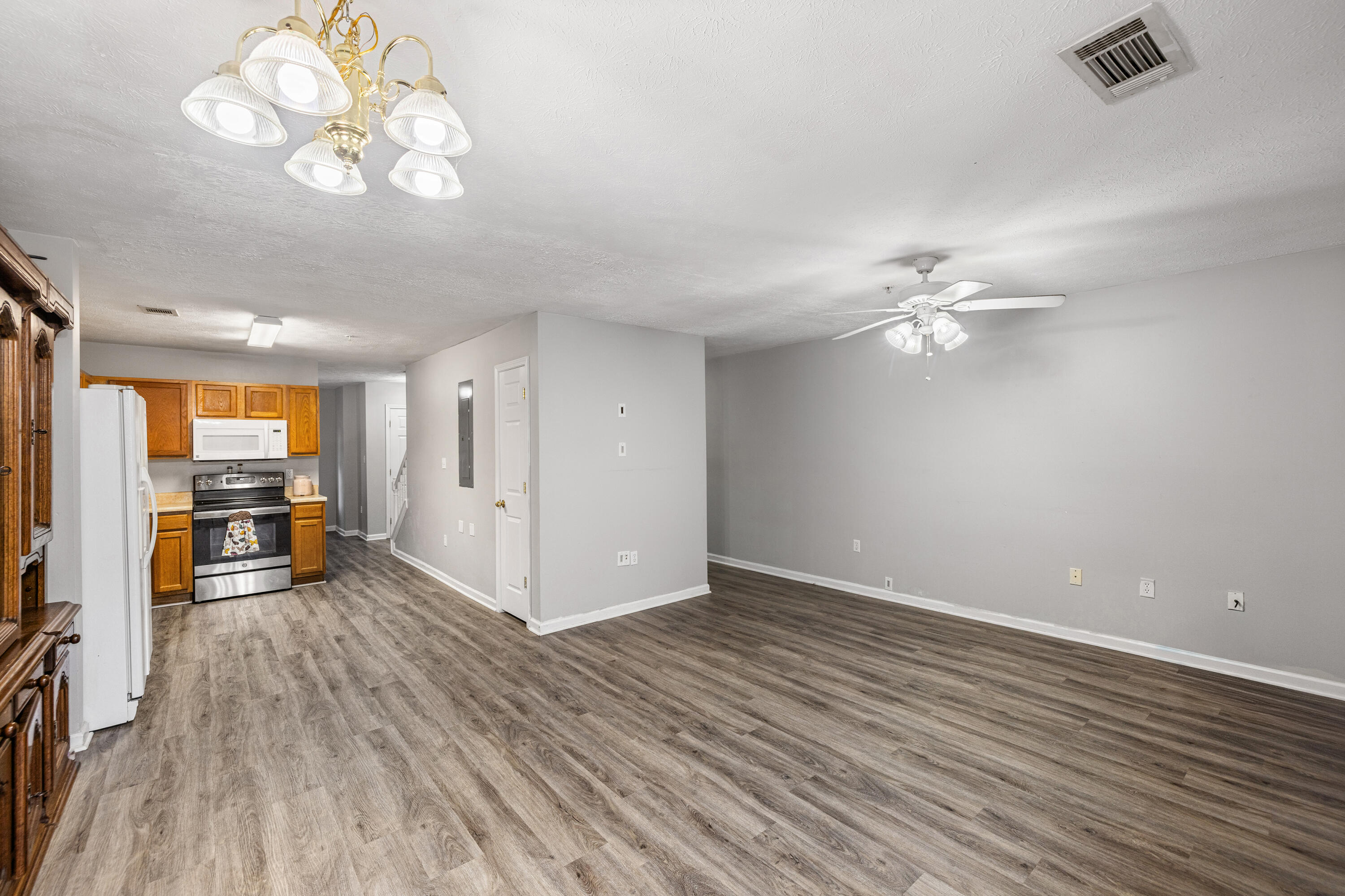 ROLLING PINES - Residential